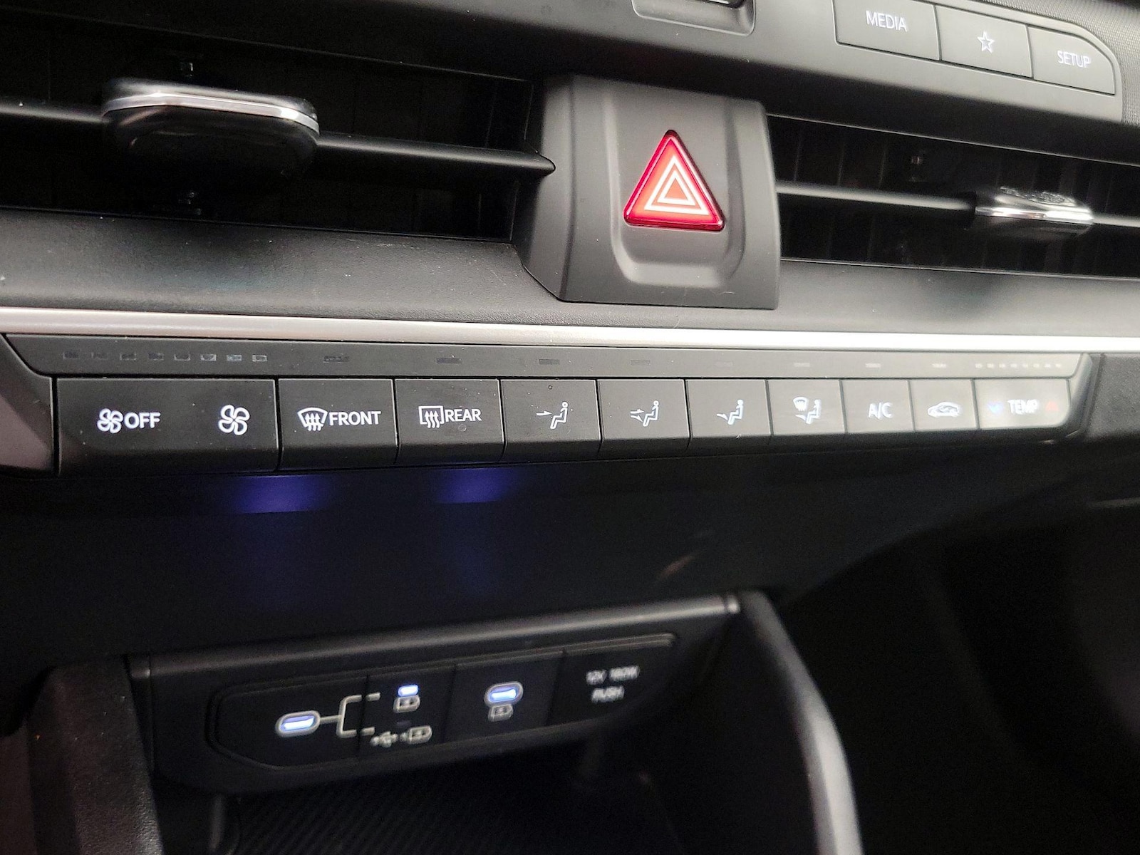 2025 Kia K4 LXS - Photo 17