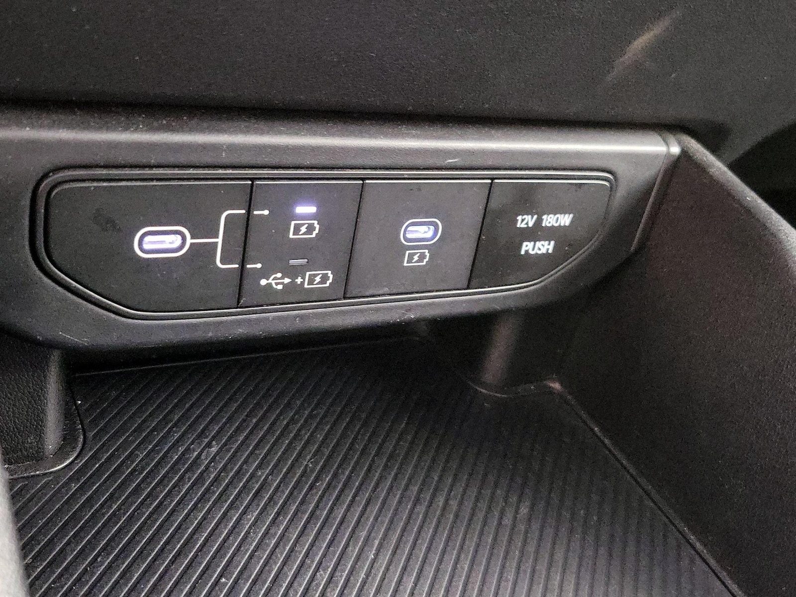 2025 Kia K4 LXS - Photo 19
