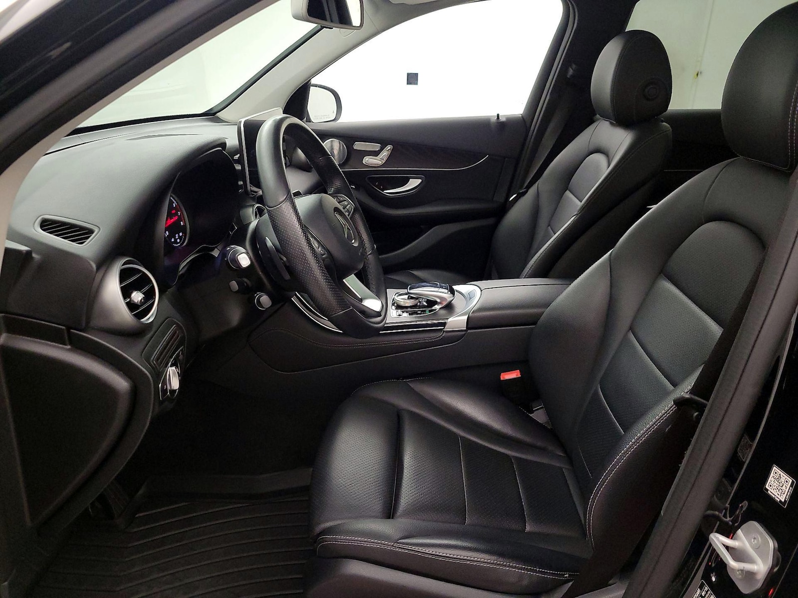 2016 Mercedes-Benz GLC GLC300 - Photo 12