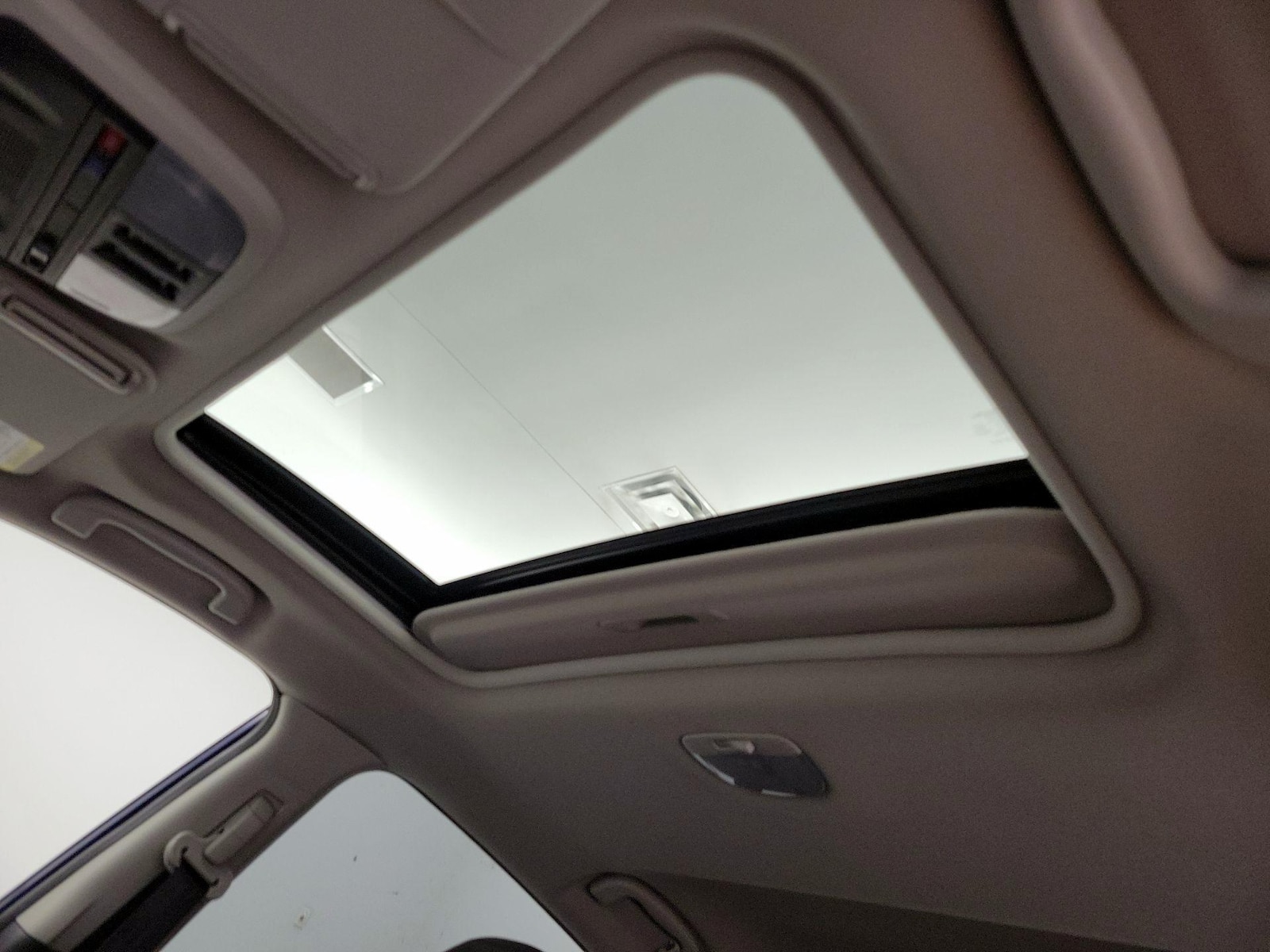 Sunroof(s) & Overhead Airbags