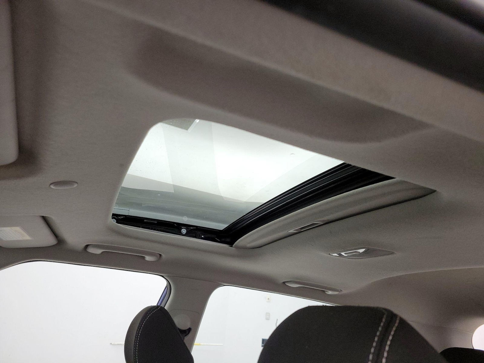Sunroof(s) & Overhead Airbags