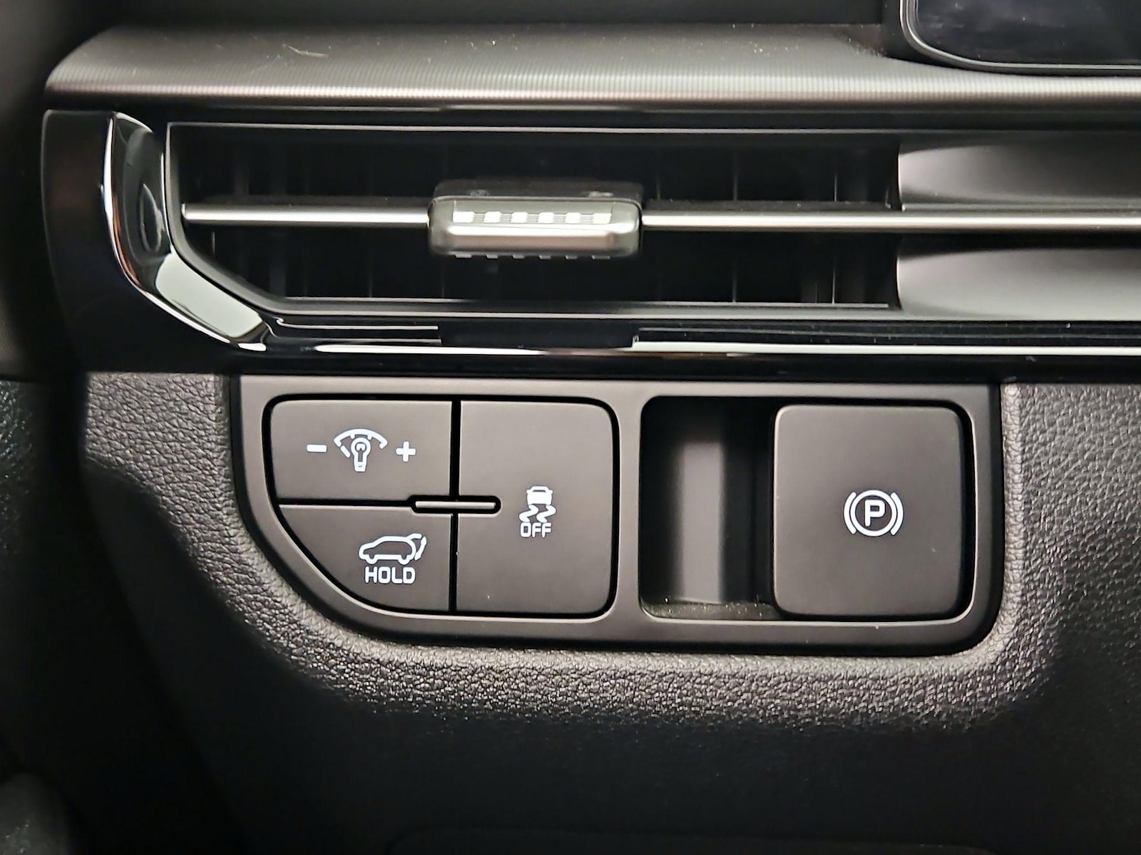 2026 Kia Sportage EX - Photo 14