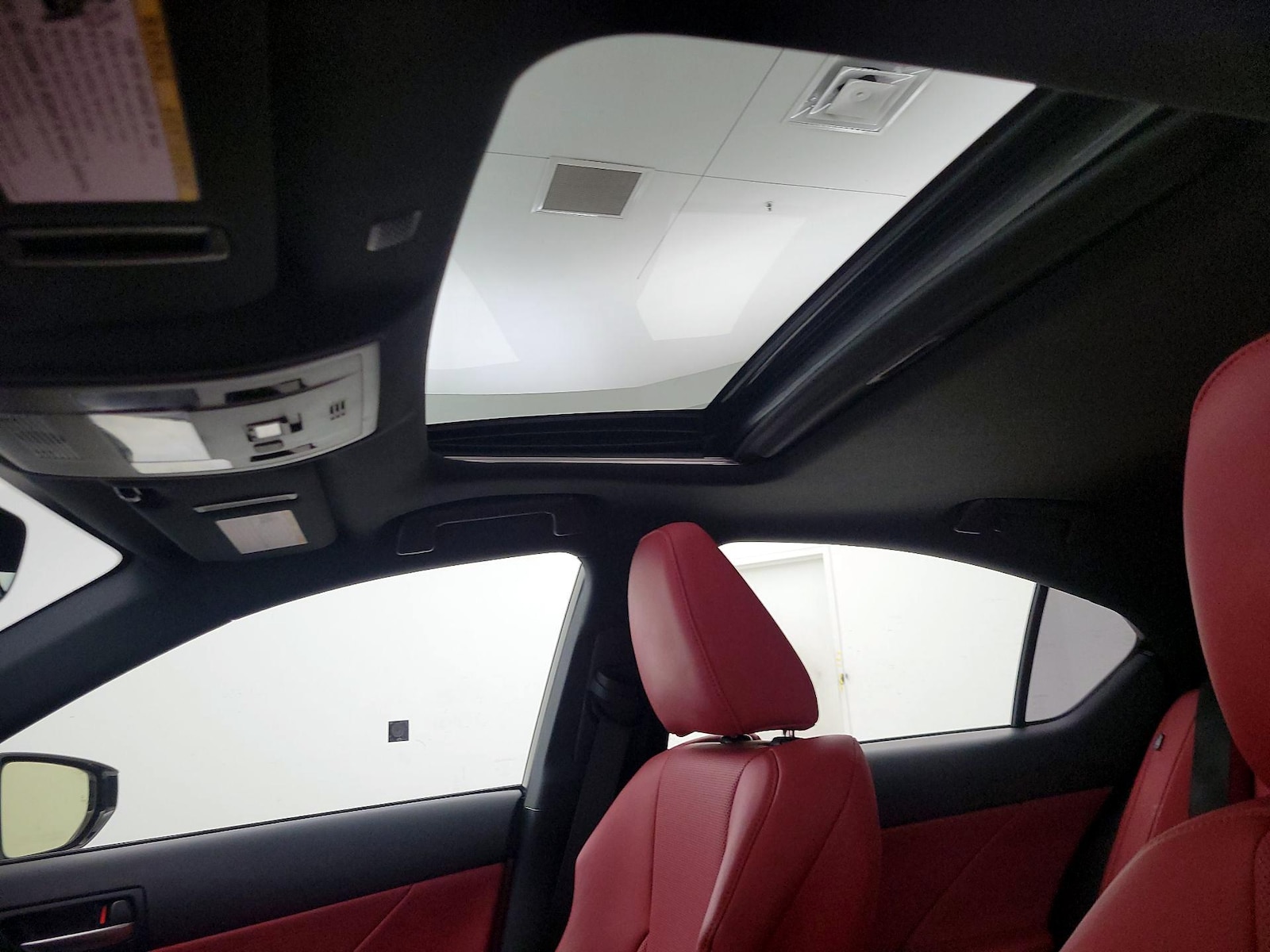 Sunroof(s) & Overhead Airbags