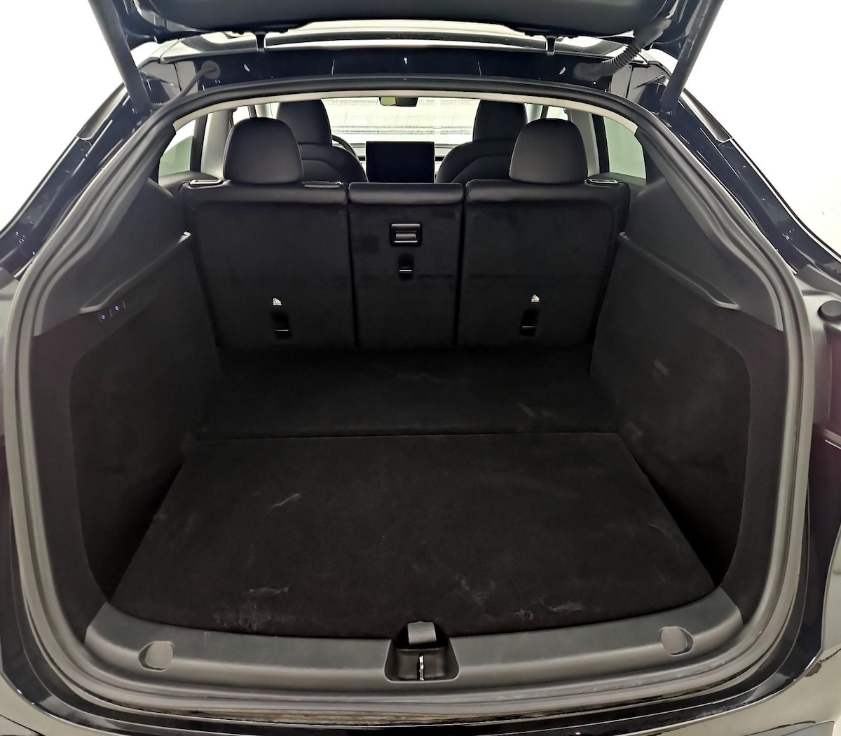 Trunk/Cargo (Seats Up)