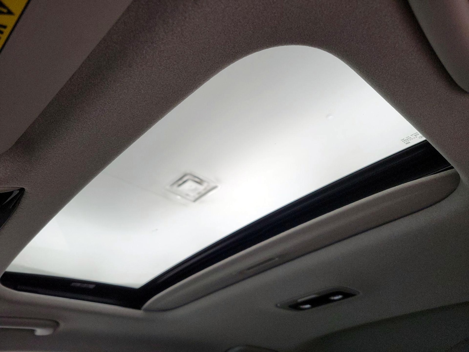 Sunroof(s) & Overhead Airbags