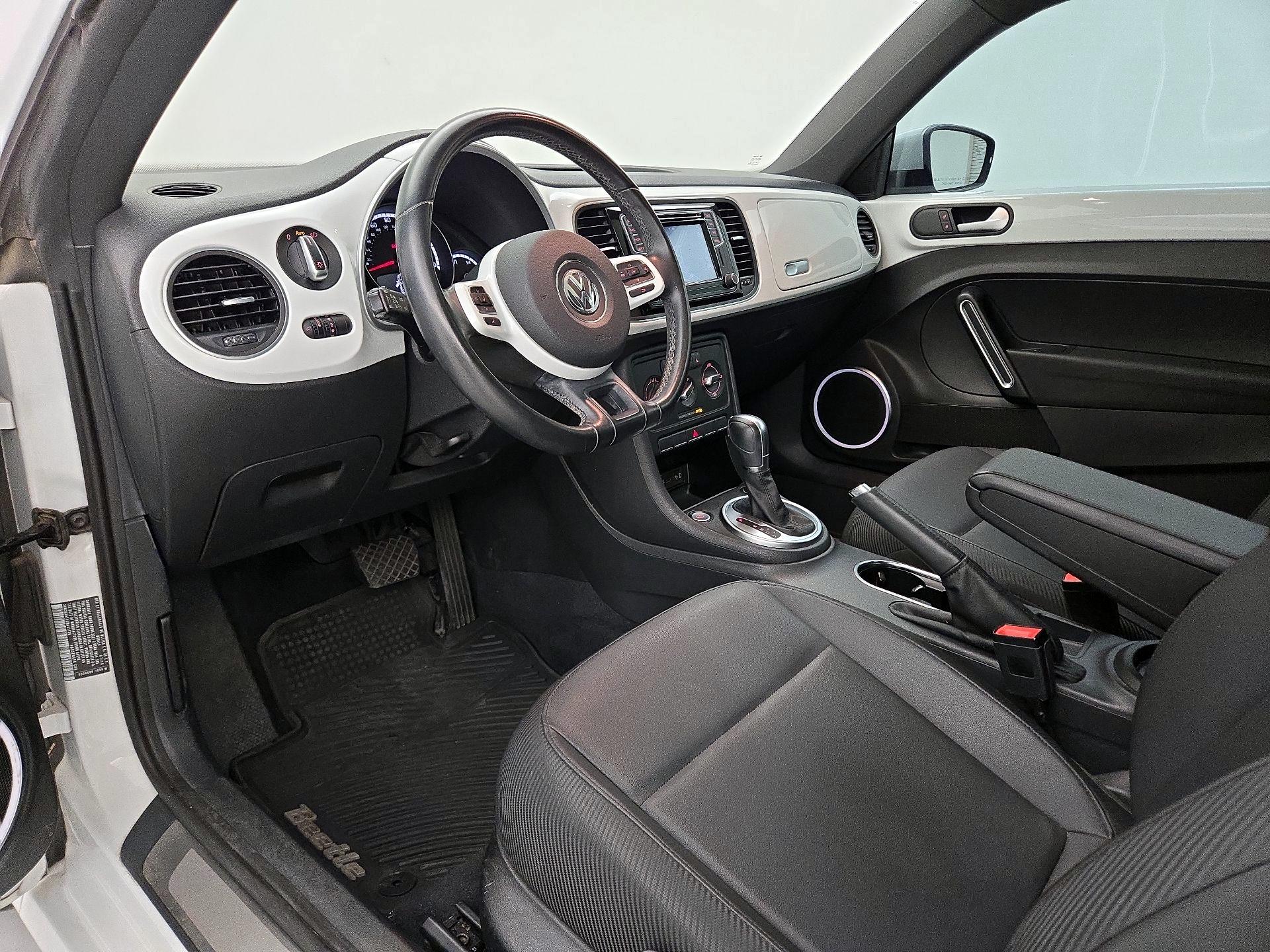 Thumbnail: 2016 Volkswagen Beetle - 9