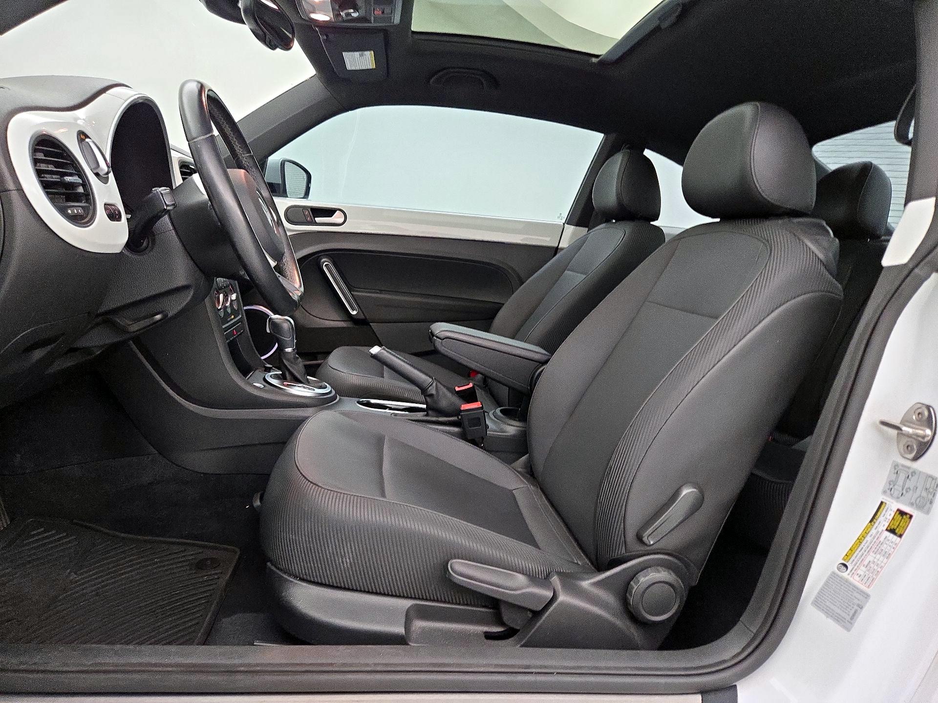 Thumbnail: 2016 Volkswagen Beetle - 11