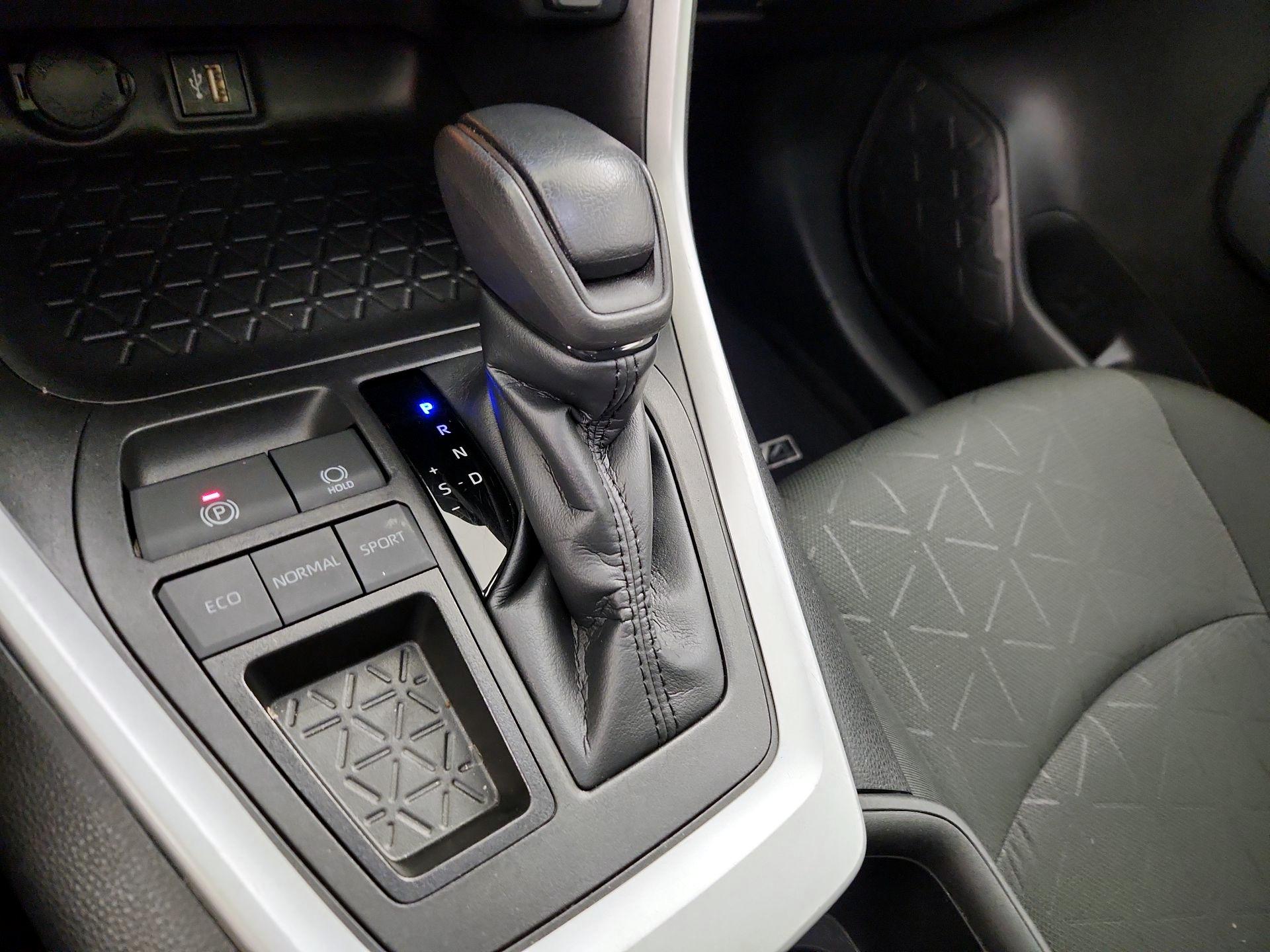 Thumbnail: 2023 Toyota RAV4 - 17