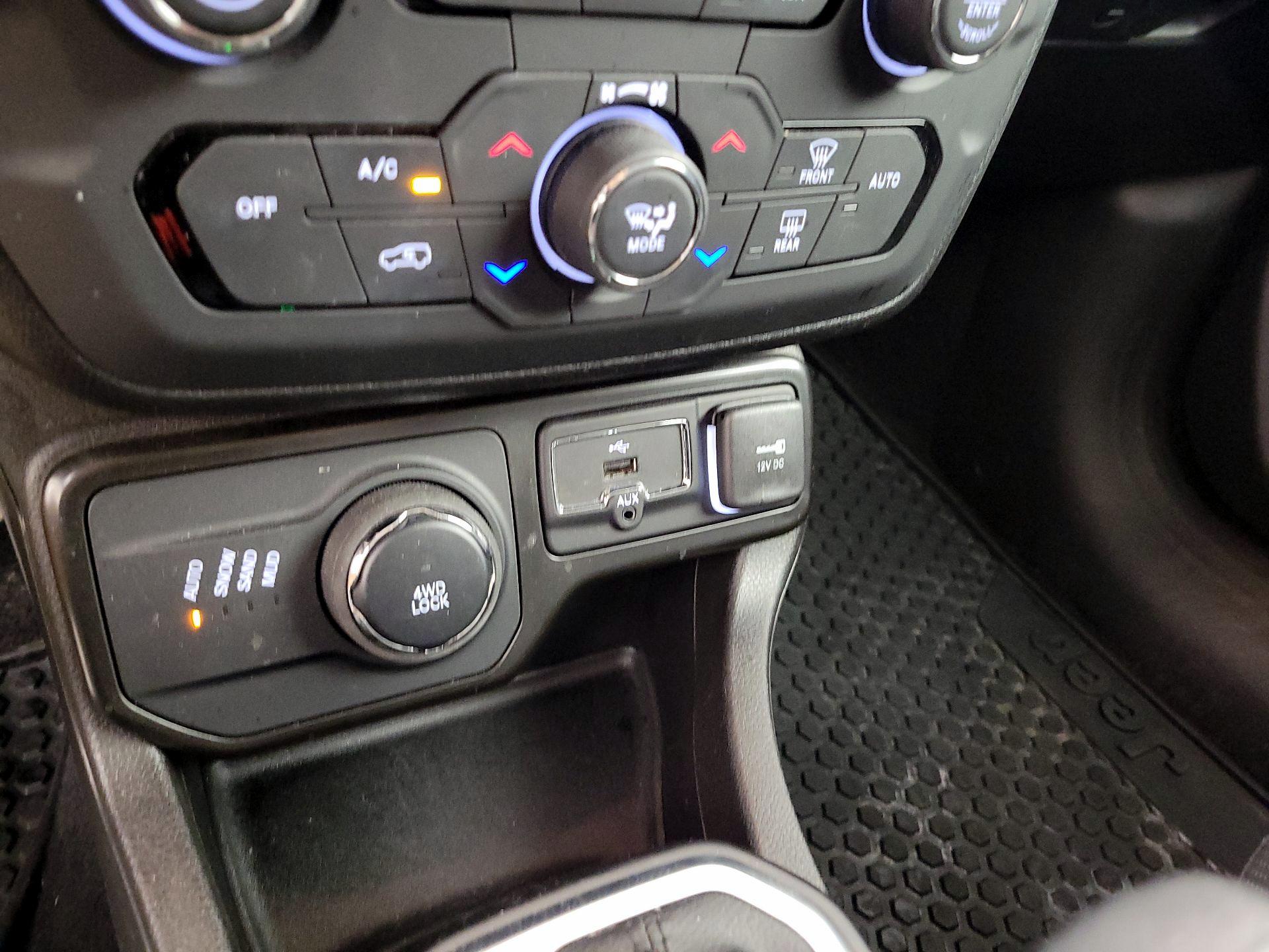 Thumbnail: 2023 Jeep Renegade - 19