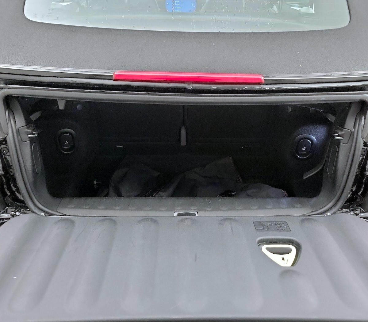 Trunk/Cargo (Seats Up)