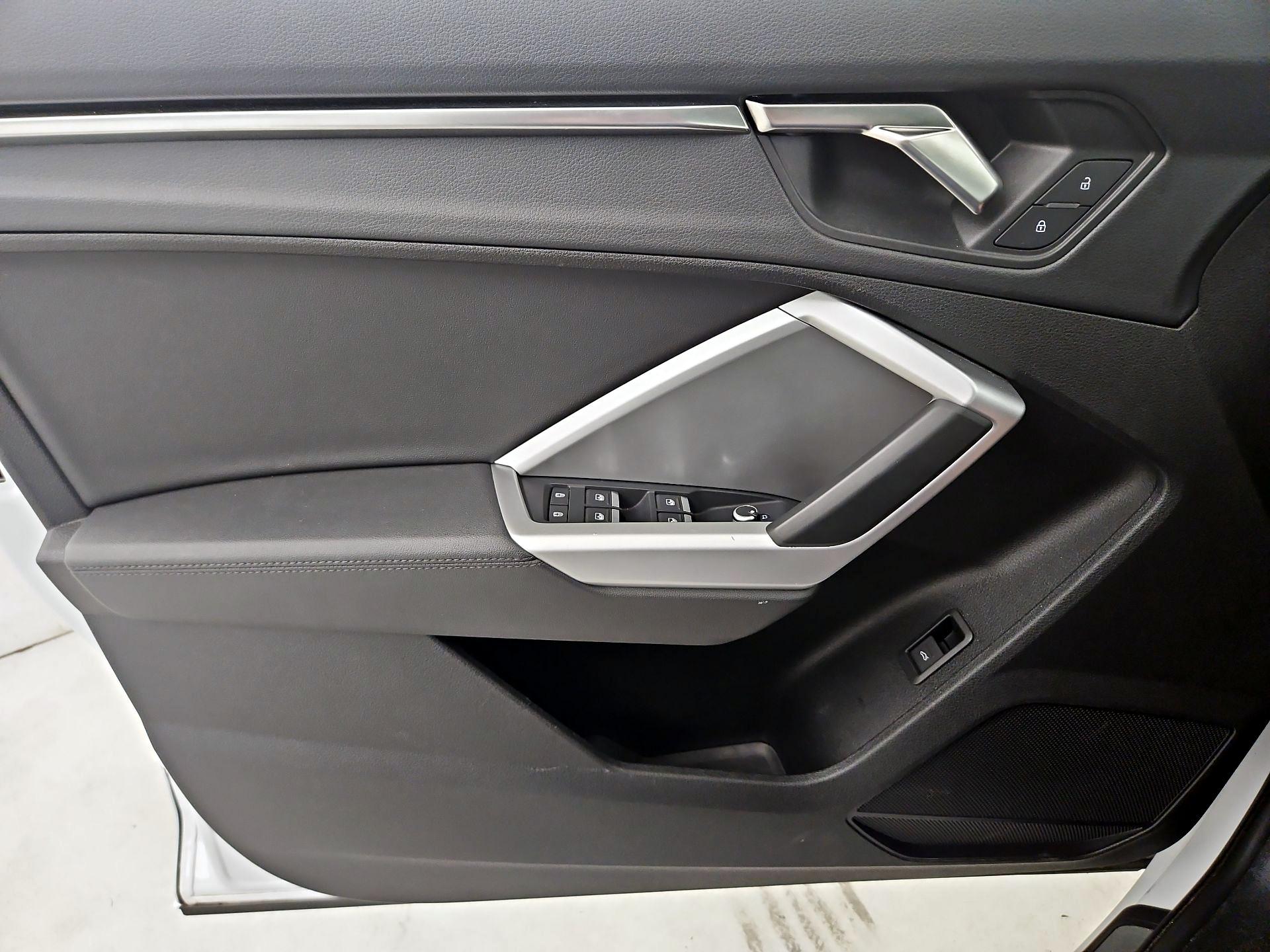 Thumbnail: 2025 Audi Q3 - 12