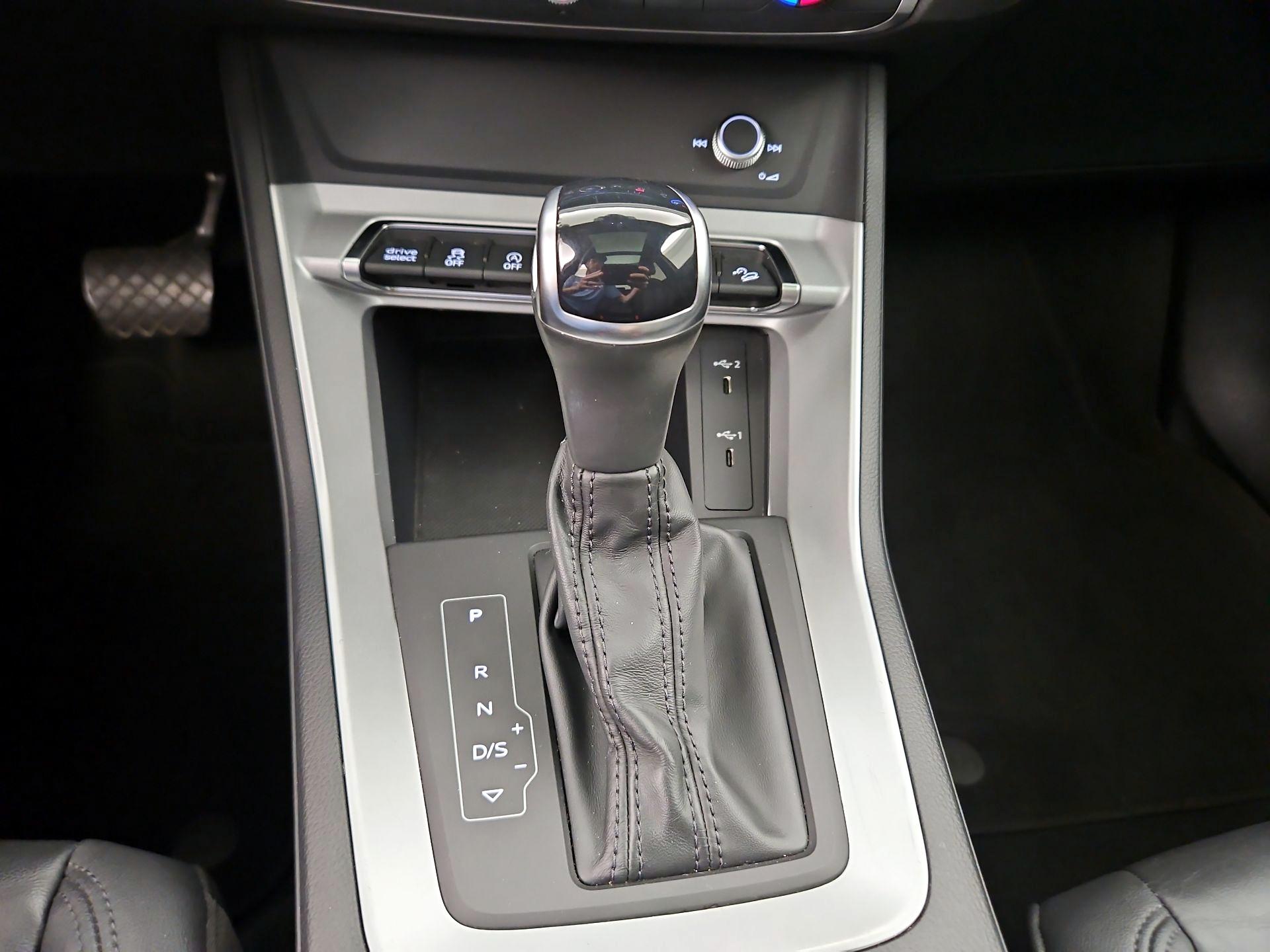 Thumbnail: 2025 Audi Q3 - 17