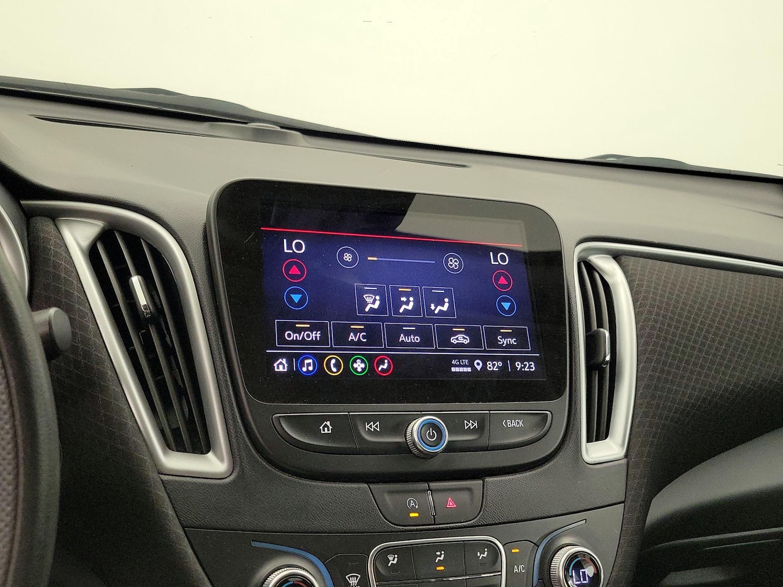 2024 Chevrolet Malibu 1LT - Photo 17