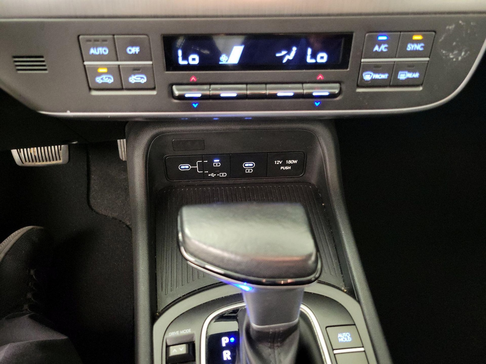 2024 Hyundai Kona SEL - Photo 16