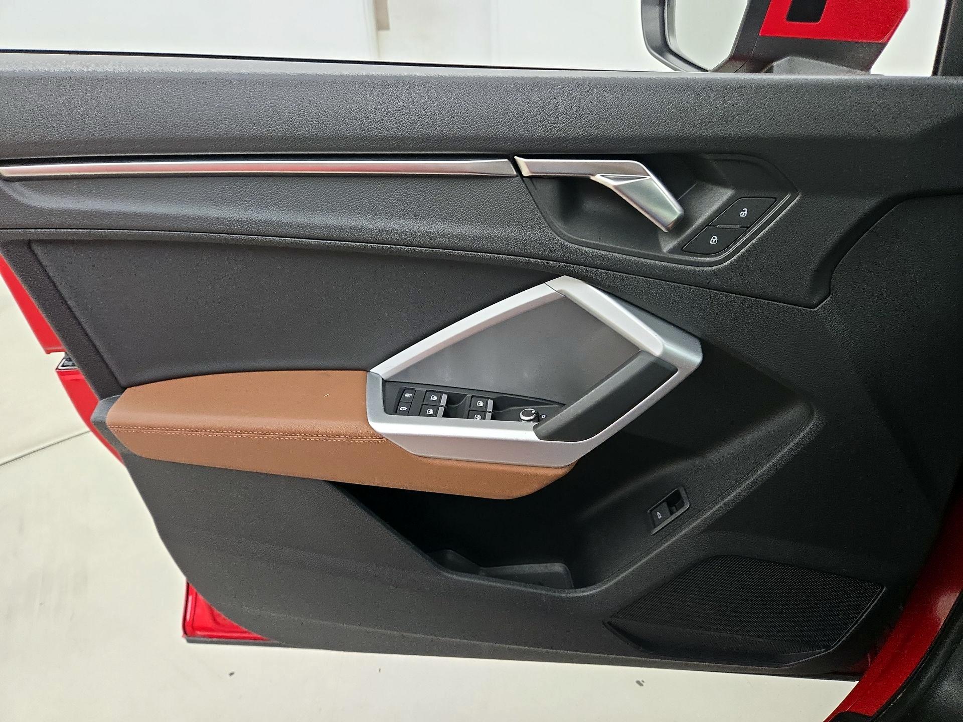 Thumbnail: 2025 Audi Q3 - 12