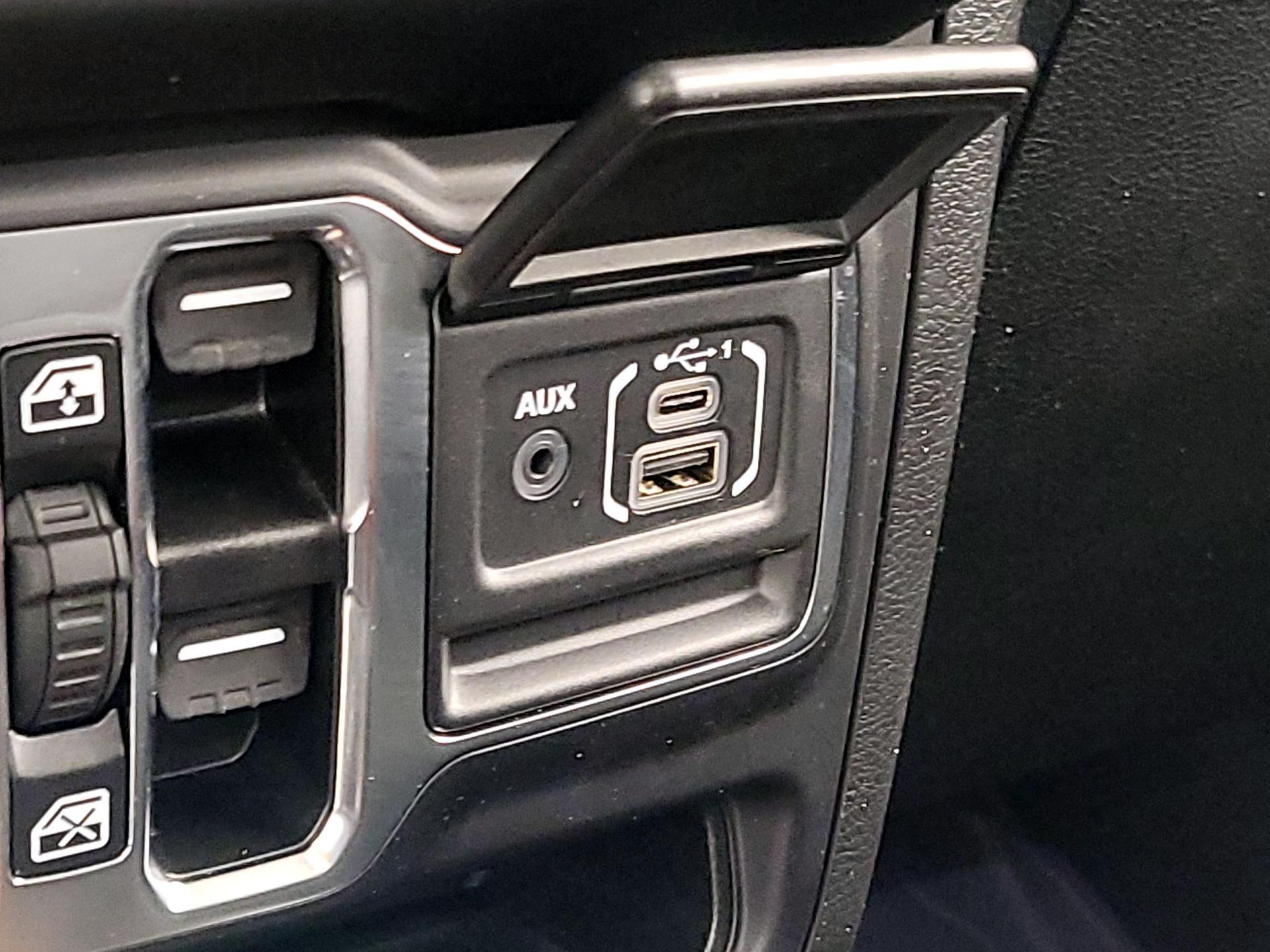 Thumbnail: 2022 Jeep Wrangler - 18