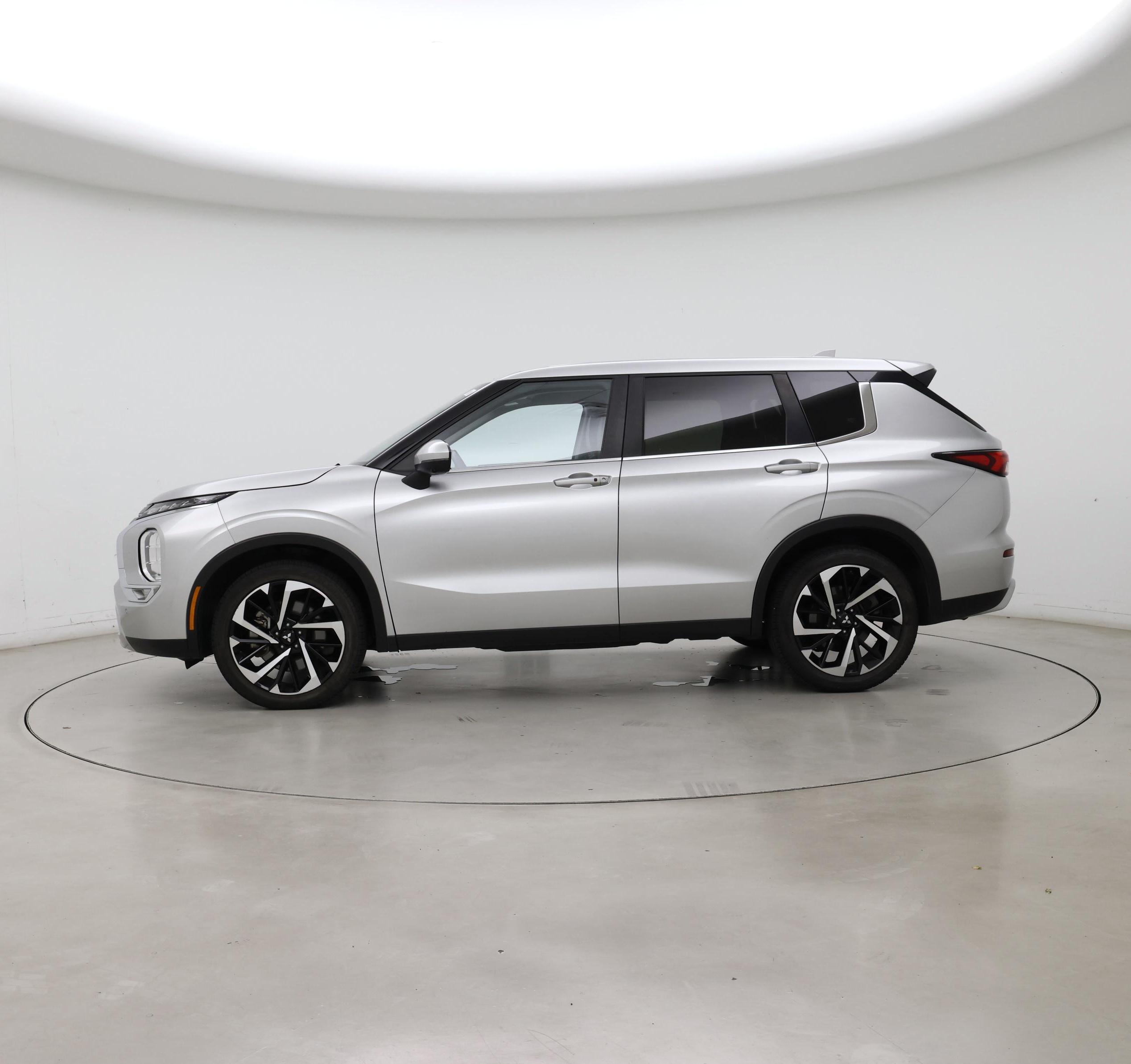 Thumbnail: 2024 Mitsubishi Outlander - 3