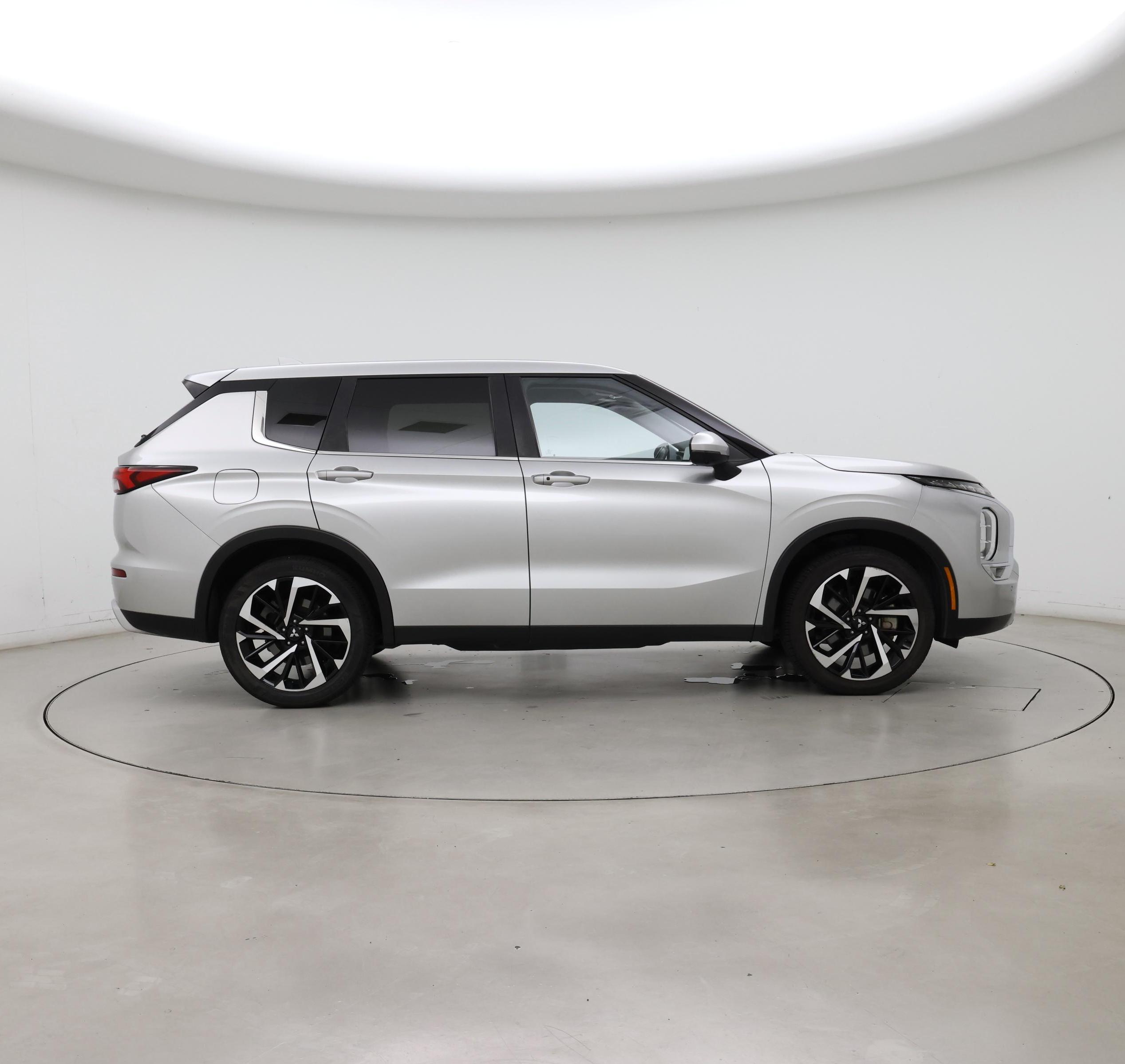 Thumbnail: 2024 Mitsubishi Outlander - 7