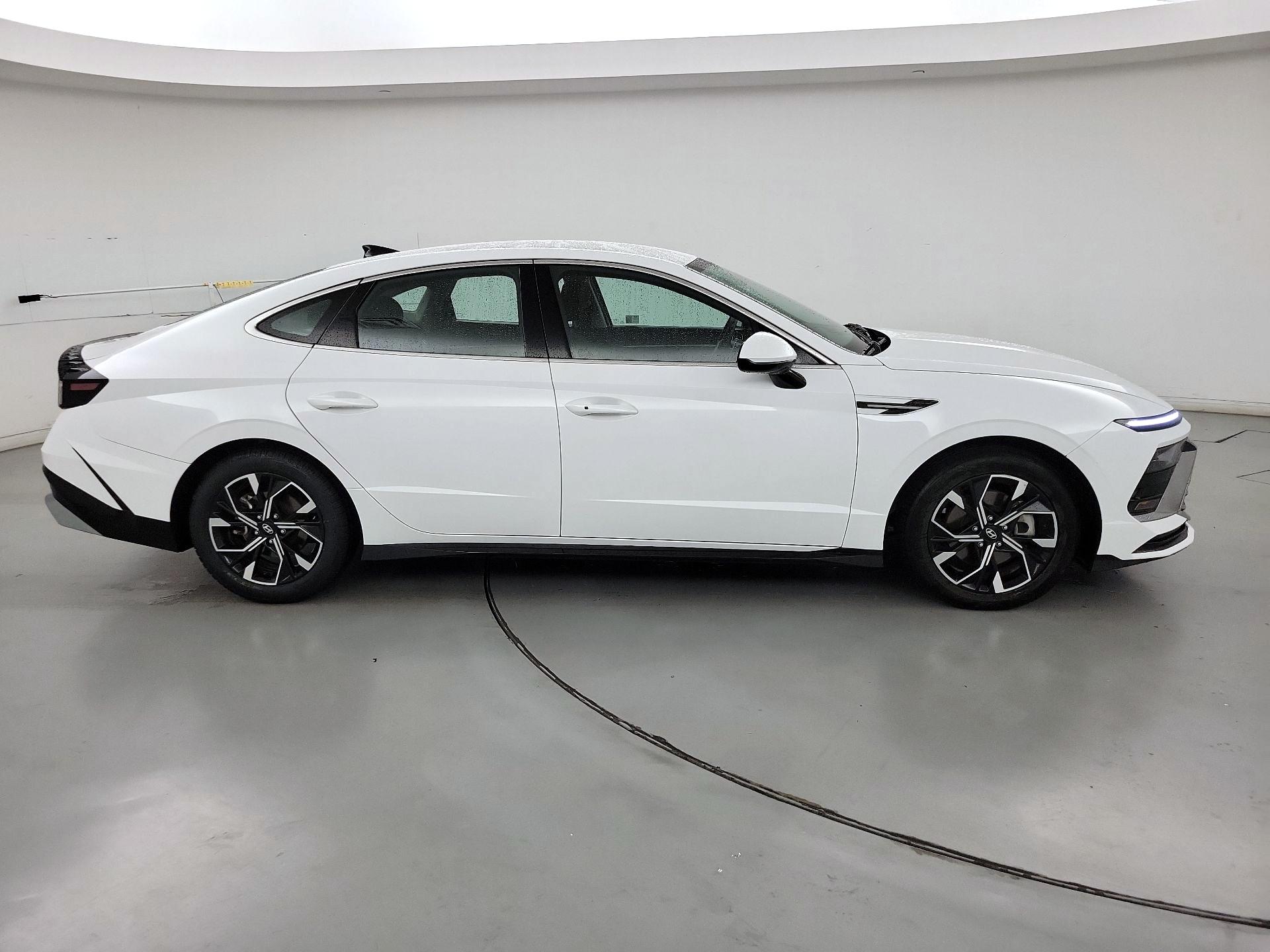 Thumbnail: 2024 Hyundai Sonata - 4