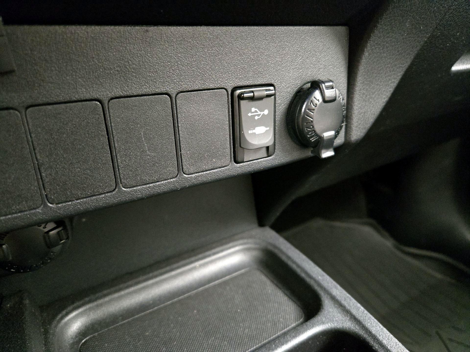 Thumbnail: 2018 Toyota RAV4 - 18