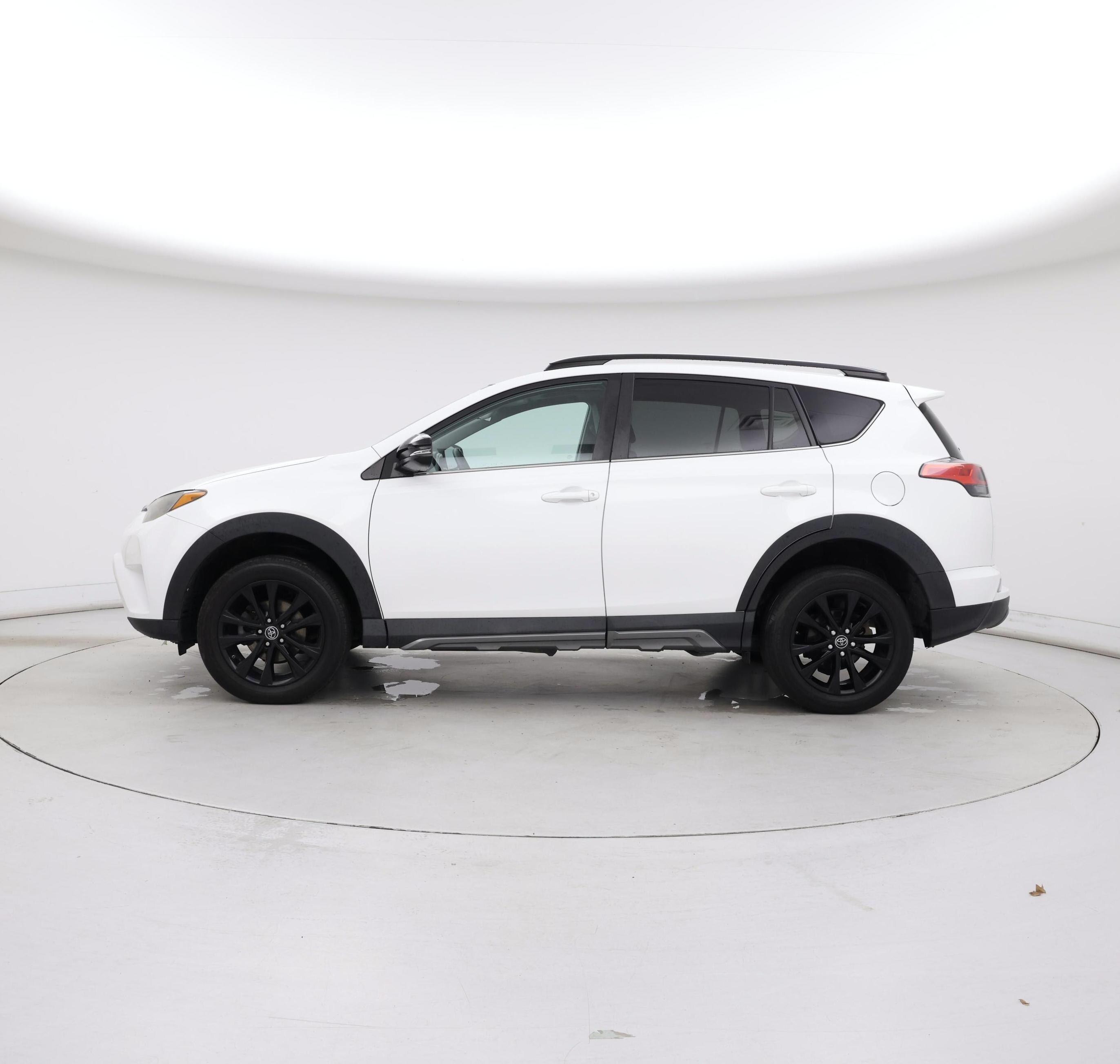 Thumbnail: 2018 Toyota RAV4 - 3