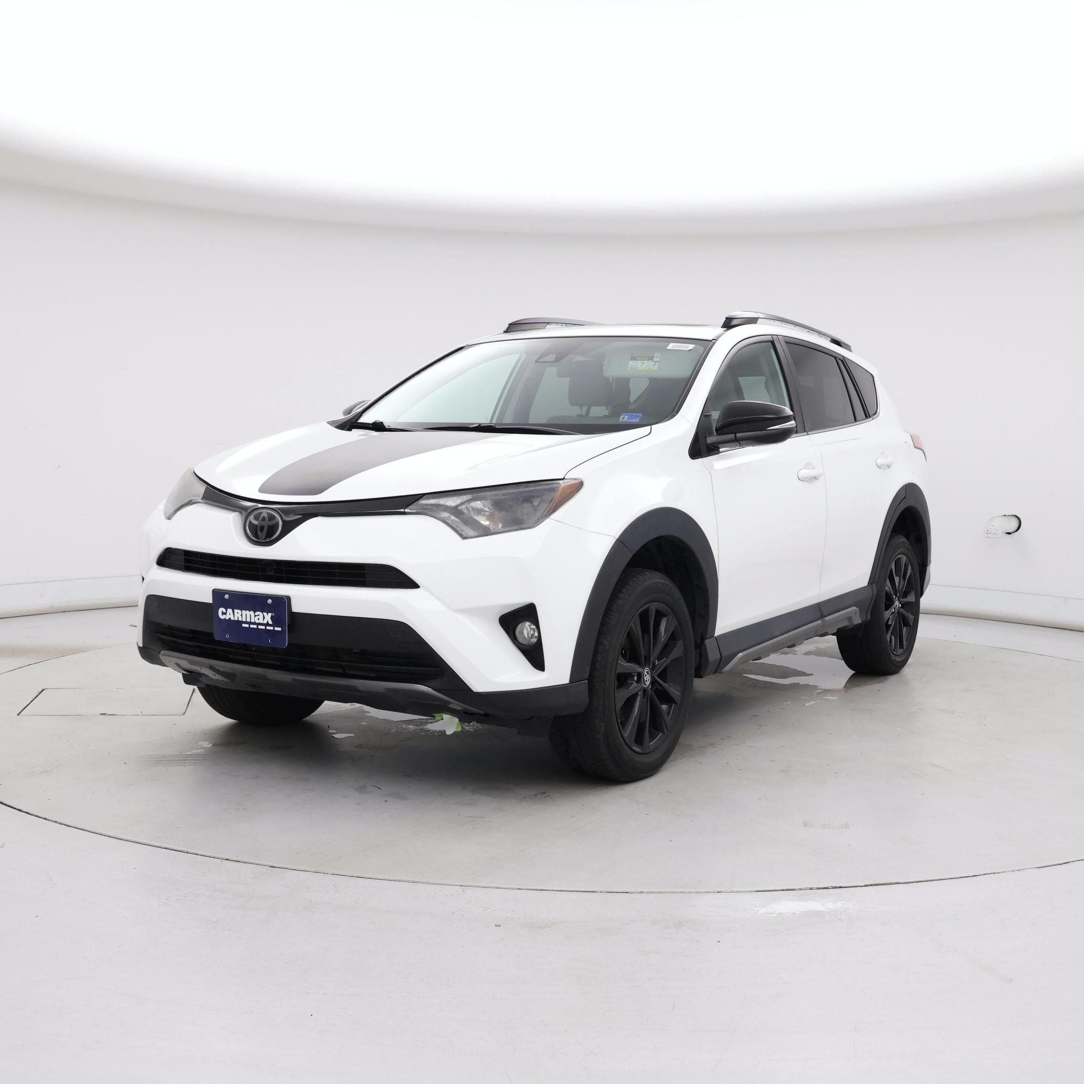 Thumbnail: 2018 Toyota RAV4 - 4