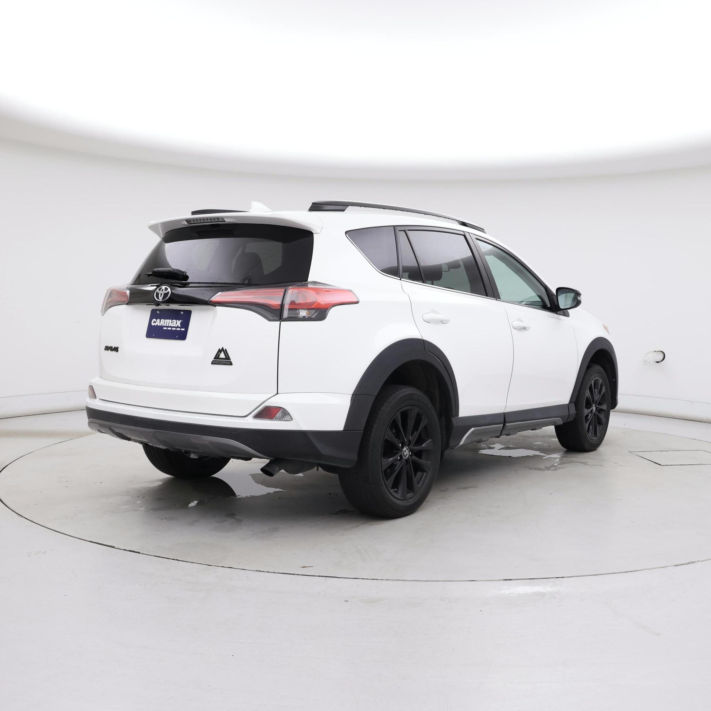 Thumbnail: 2018 Toyota RAV4 - 8