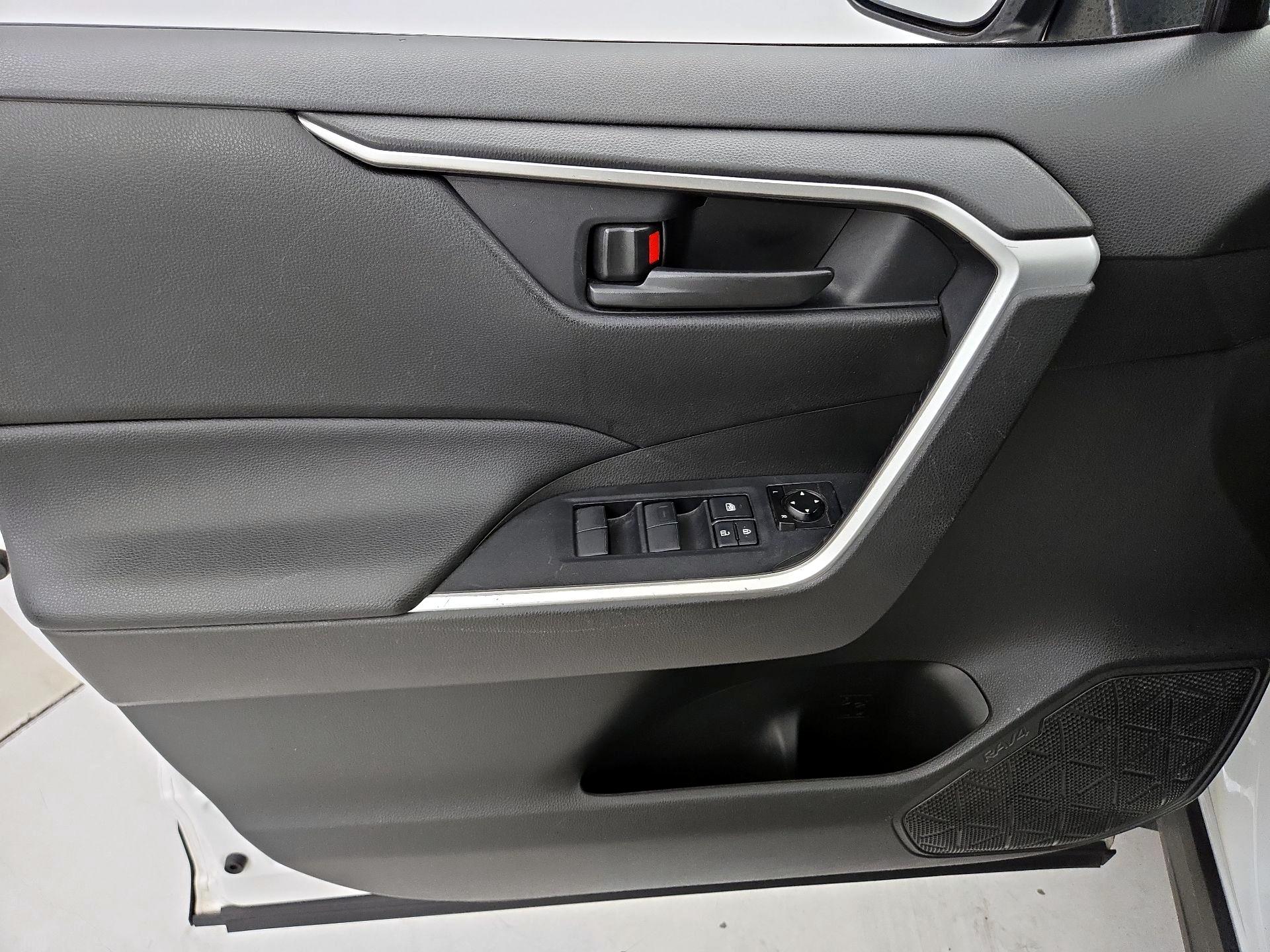Thumbnail: 2021 Toyota RAV4 - 12