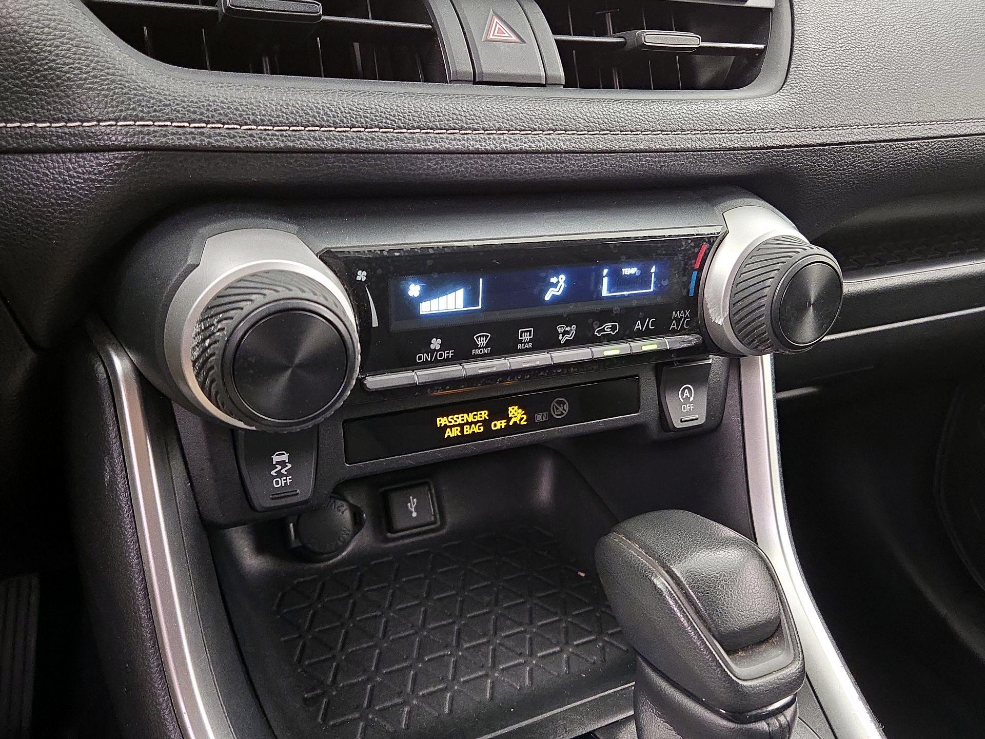 Thumbnail: 2021 Toyota RAV4 - 16