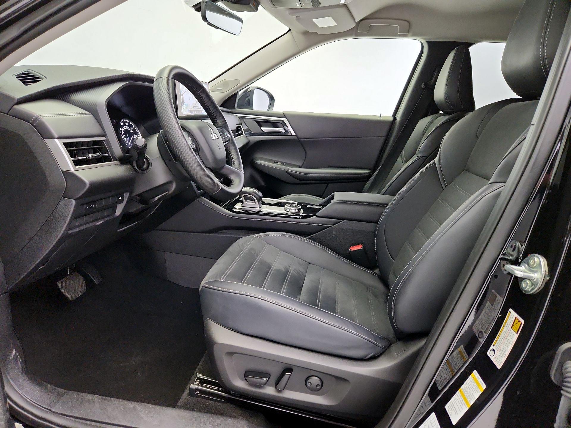 Thumbnail: 2025 Mitsubishi Outlander - 11