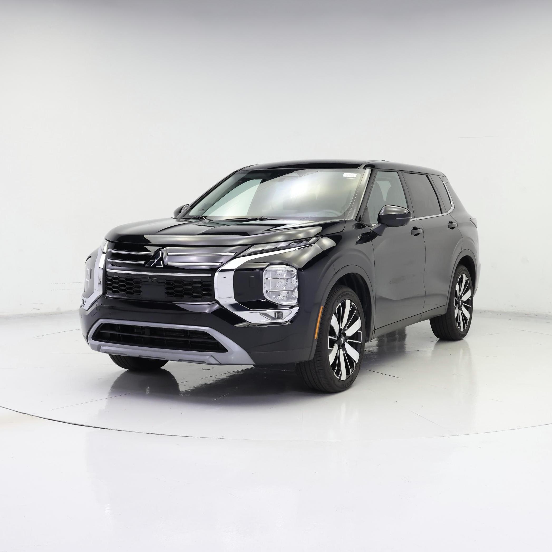 Thumbnail: 2025 Mitsubishi Outlander - 4