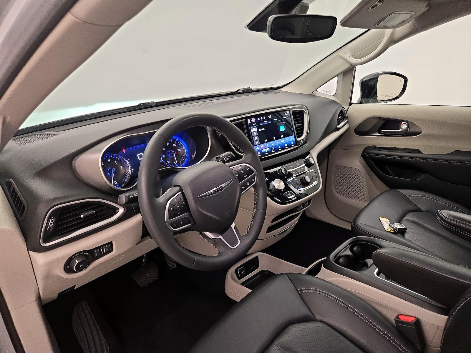 2024 Chrysler Pacifica Touring L - Photo 10