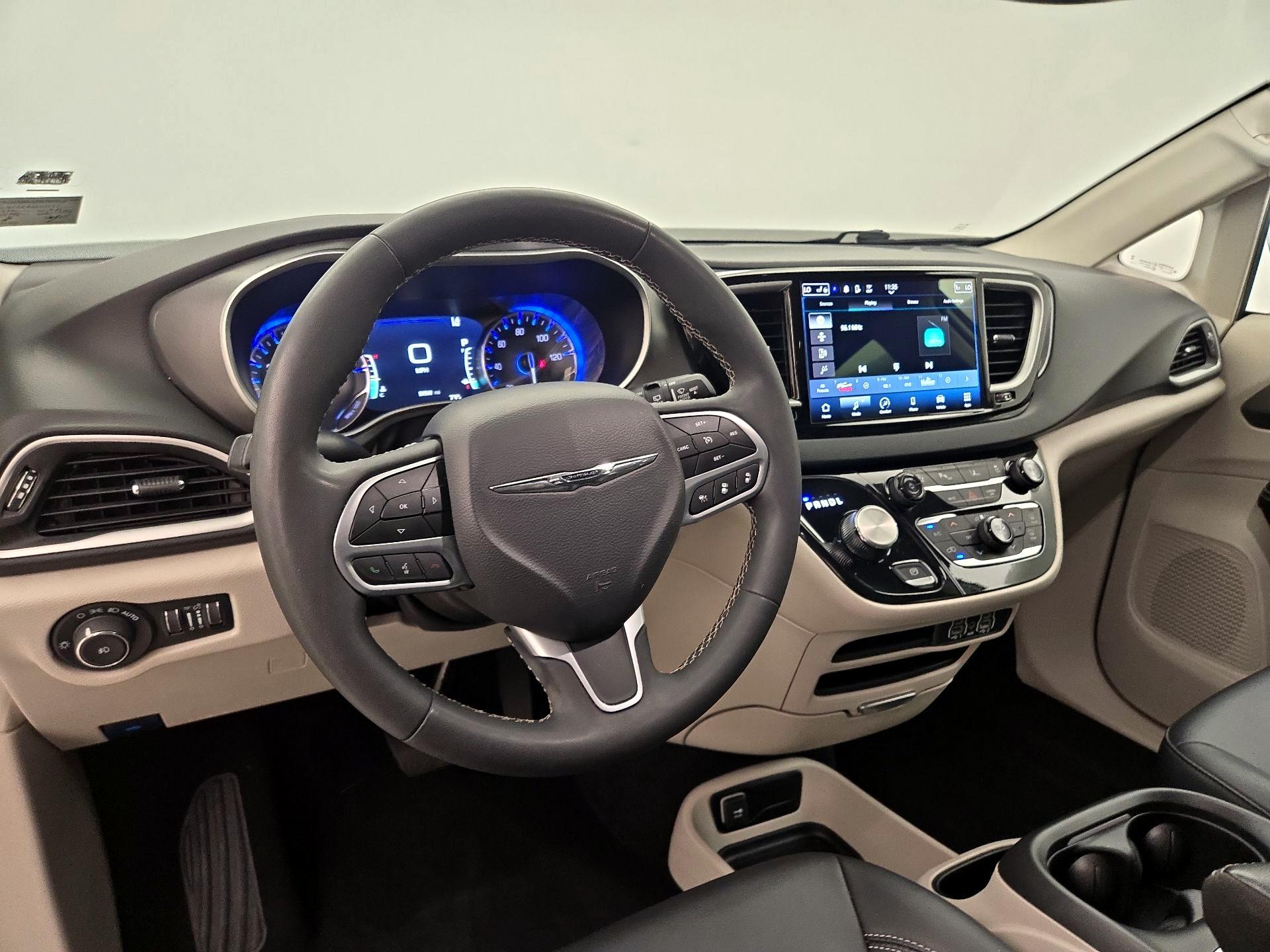 Thumbnail: 2024 Chrysler Pacifica - 10
