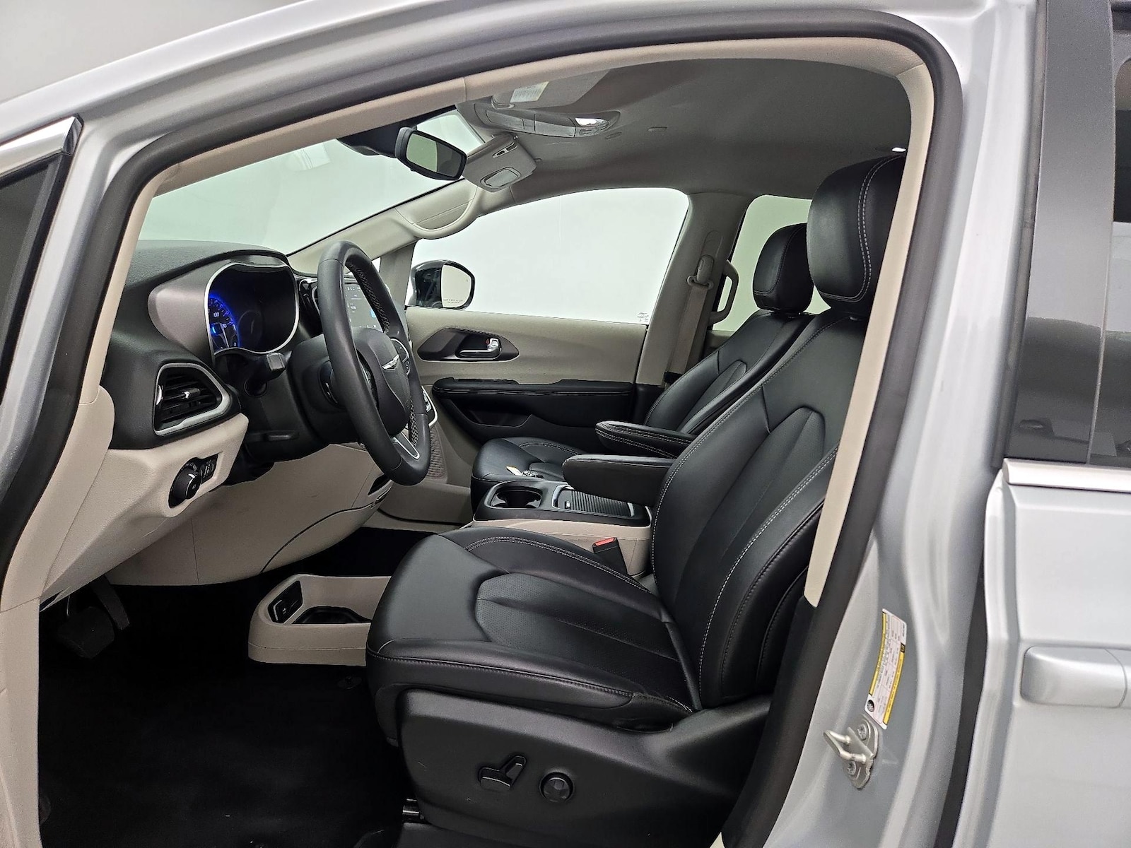 2024 Chrysler Pacifica Touring L - Photo 12
