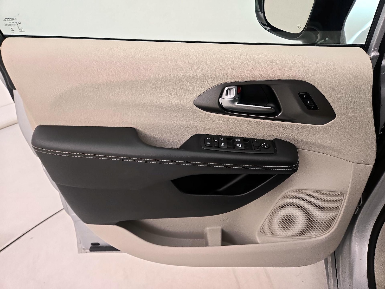2024 Chrysler Pacifica Touring L - Photo 13