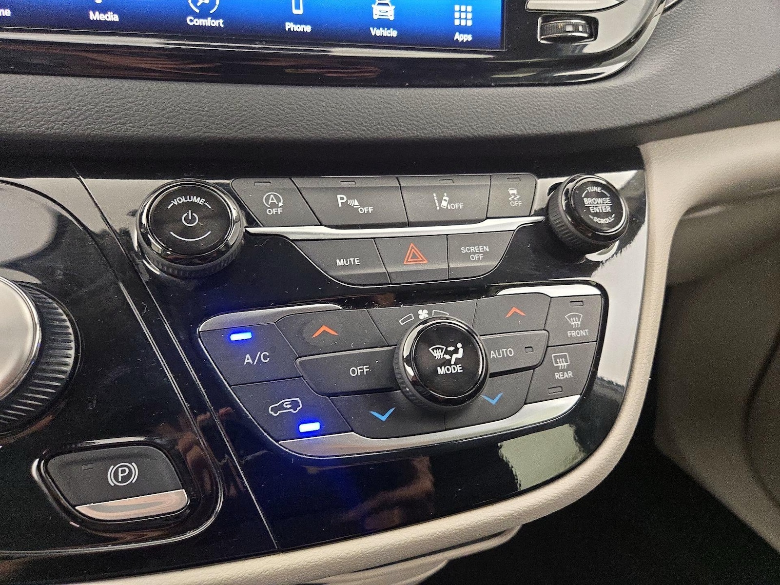 2024 Chrysler Pacifica Touring L - Photo 17