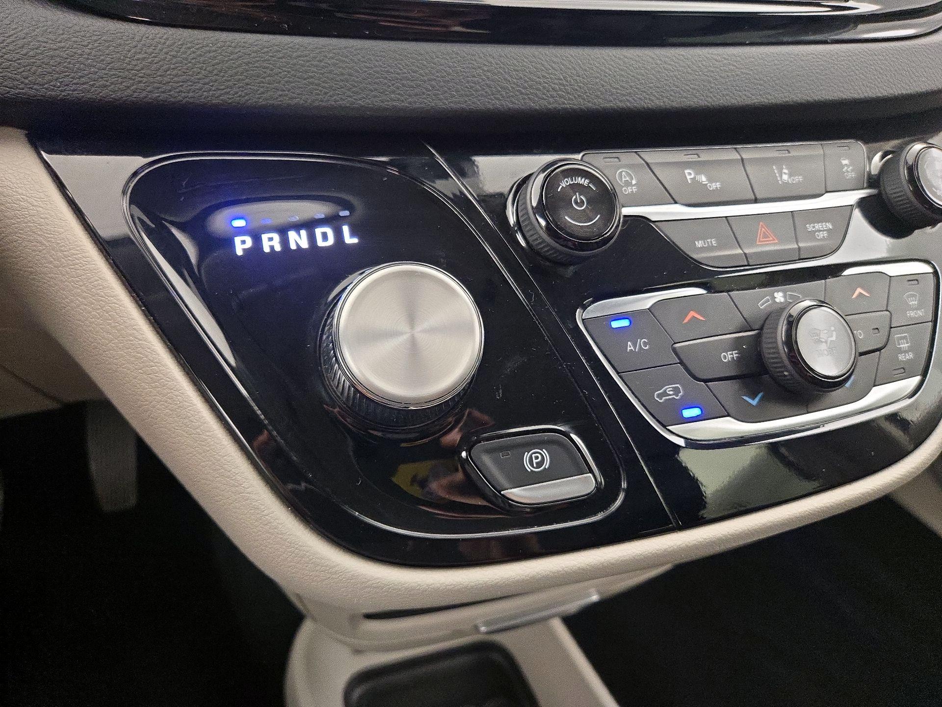 Thumbnail: 2024 Chrysler Pacifica - 17
