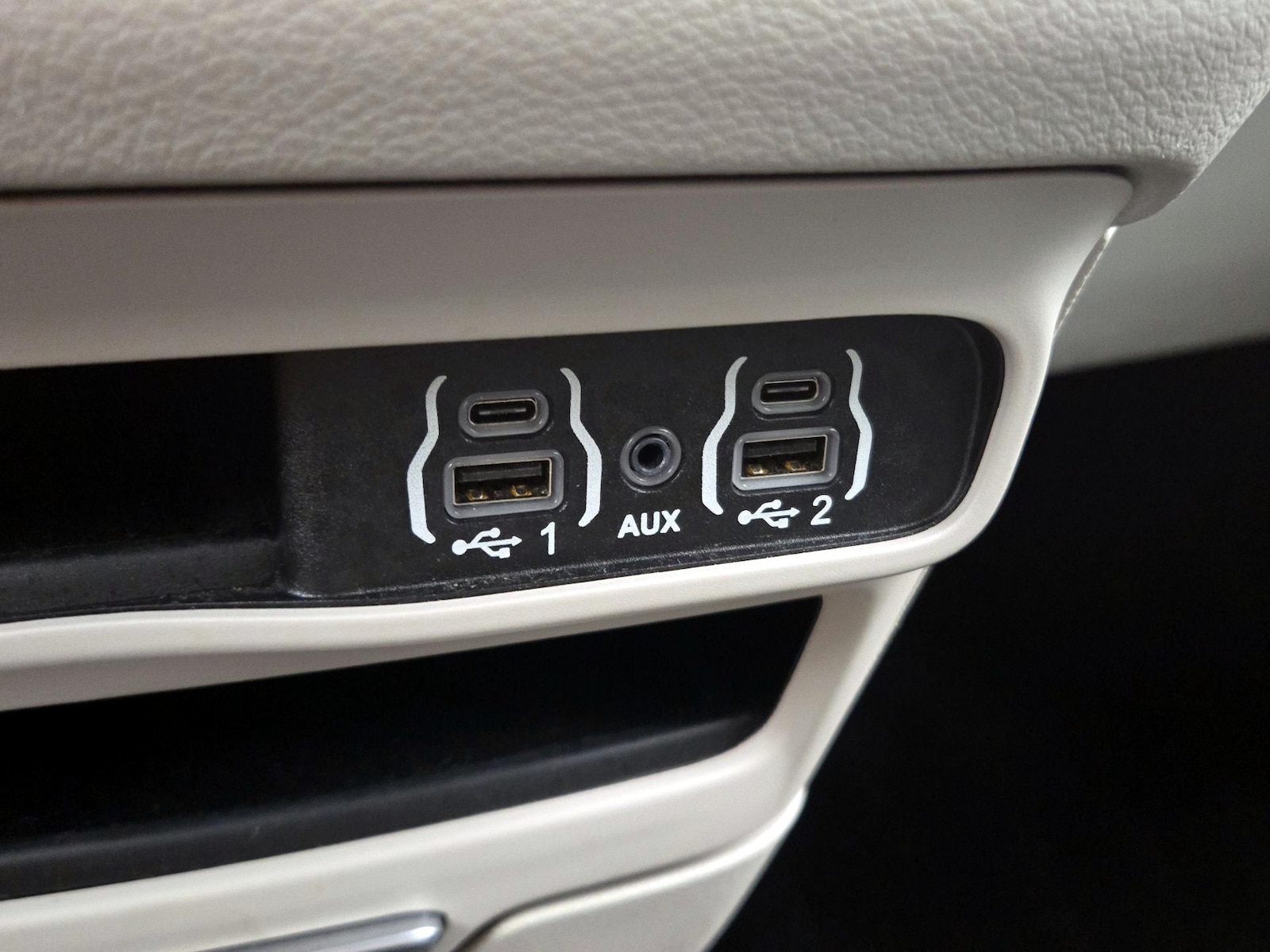 2024 Chrysler Pacifica Touring L - Photo 19