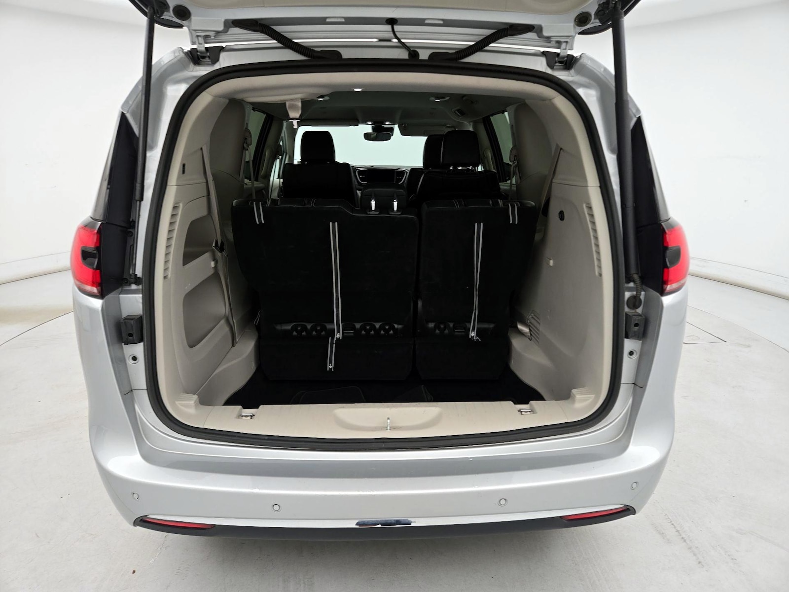 2024 Chrysler Pacifica Touring L - Photo 22