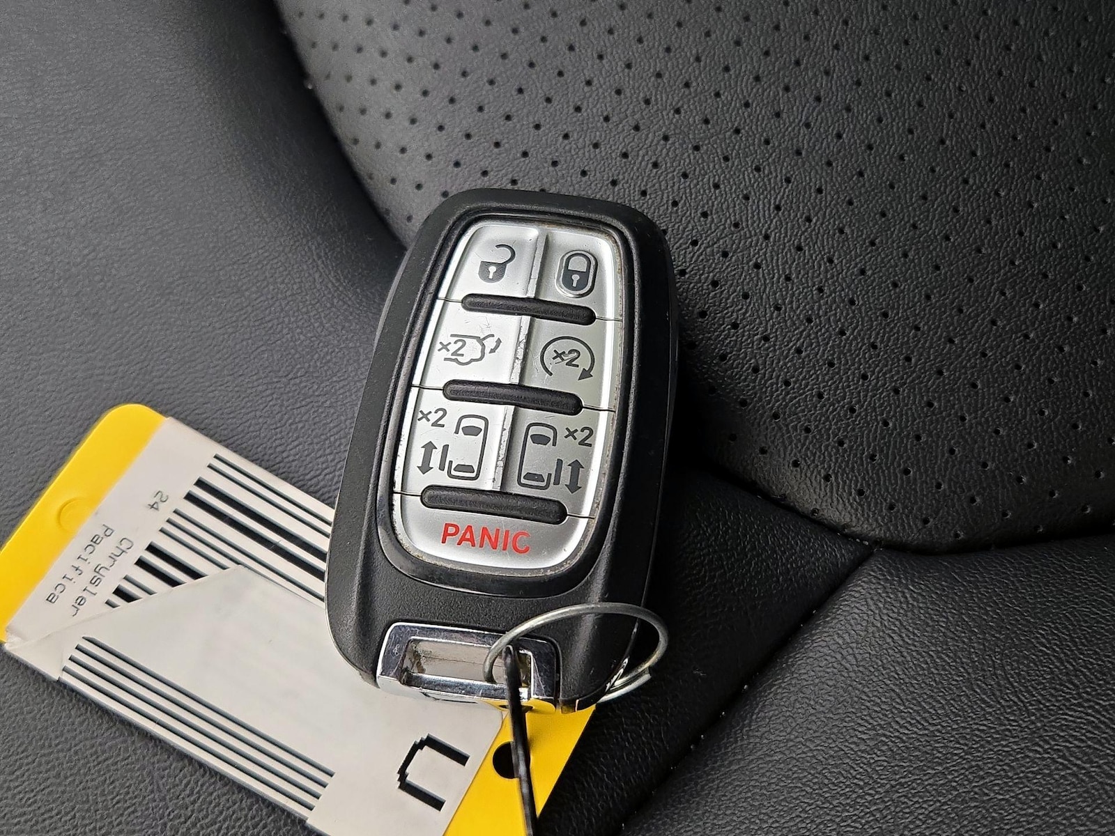 2024 Chrysler Pacifica Touring L - Photo 25