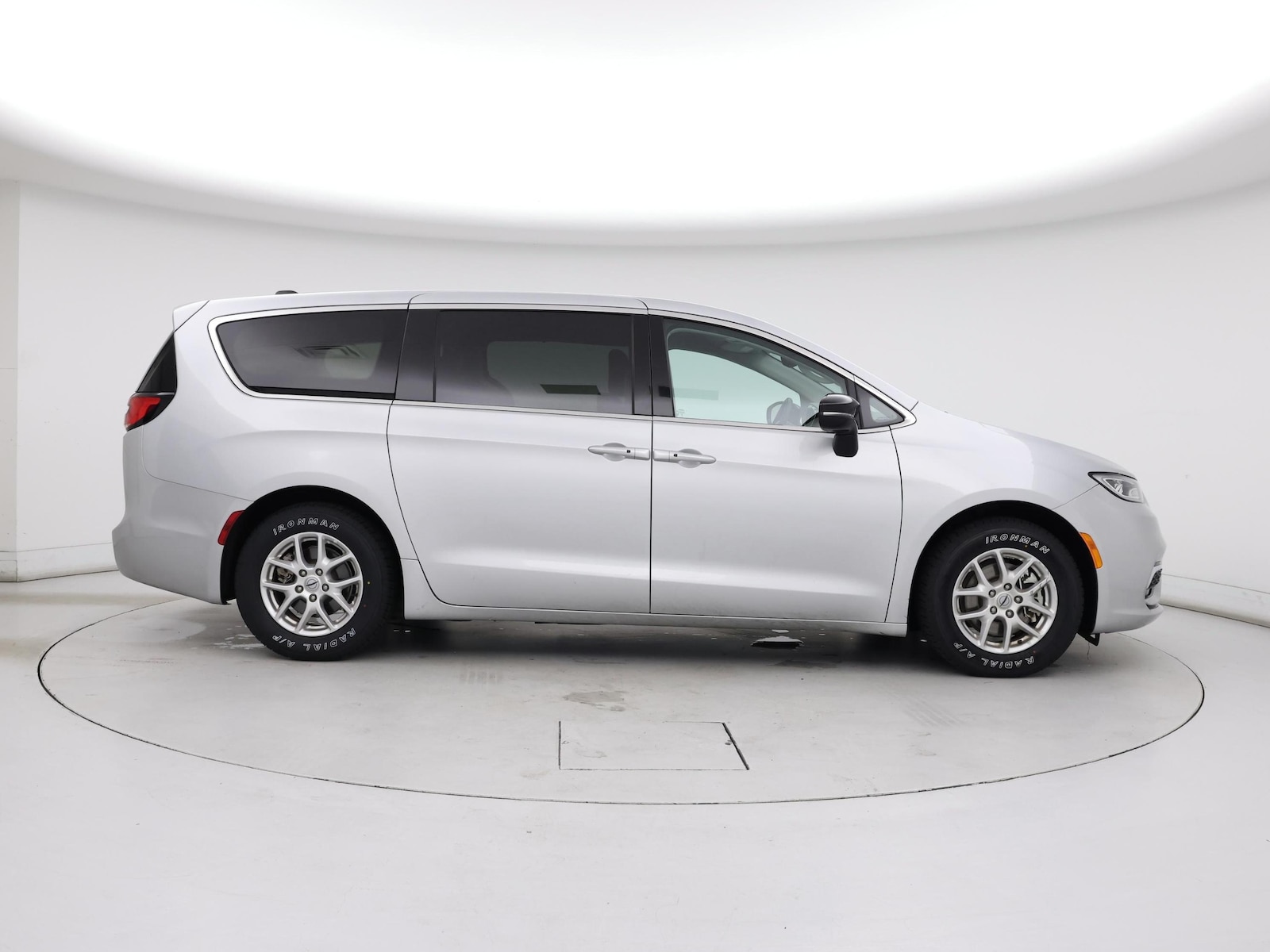 2024 Chrysler Pacifica Touring L - Photo 8