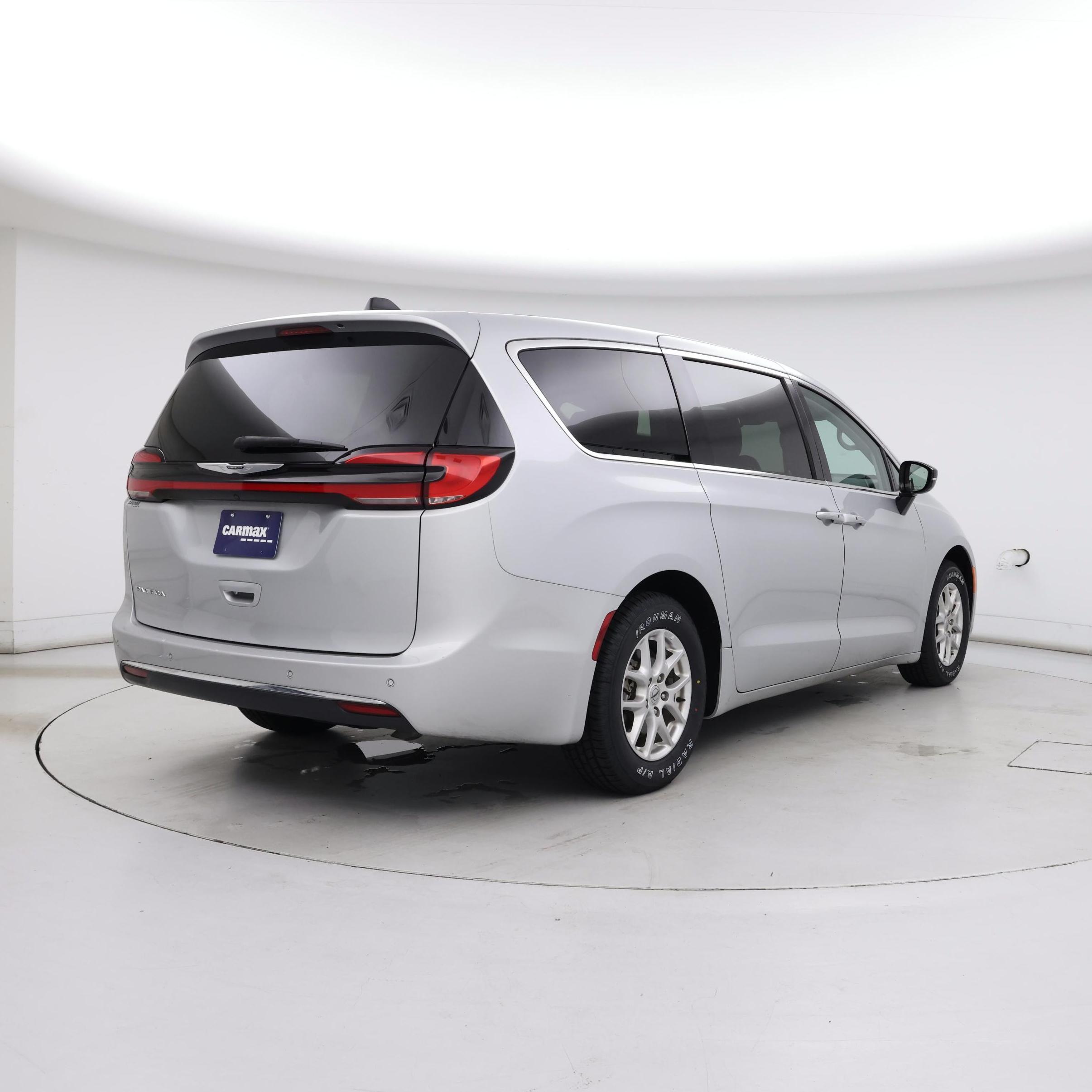 Thumbnail: 2024 Chrysler Pacifica - 8