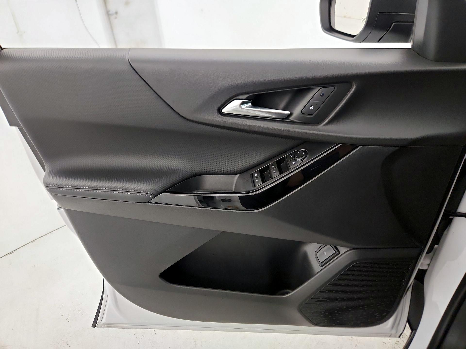 Thumbnail: 2026 Chevrolet Equinox - 12