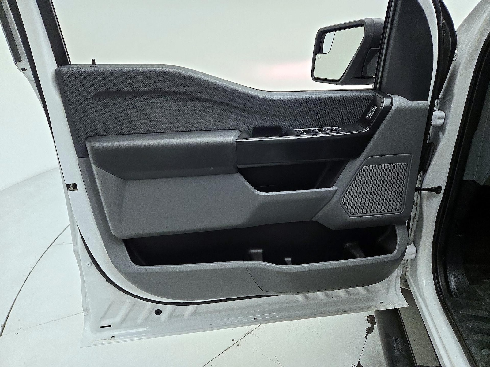 2022 Ford F-150 XL - Photo 11