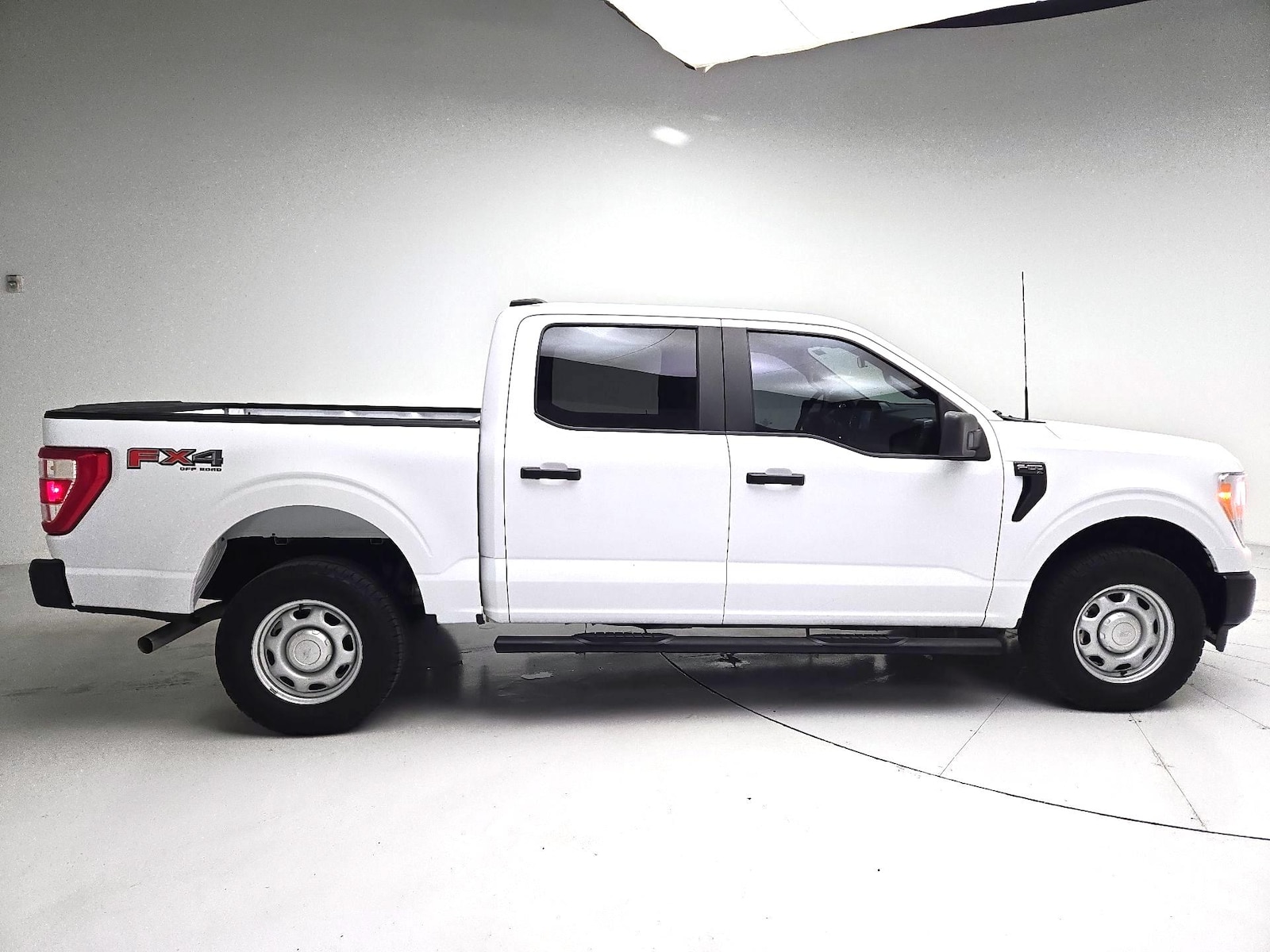 2022 Ford F-150 XL - Photo 4