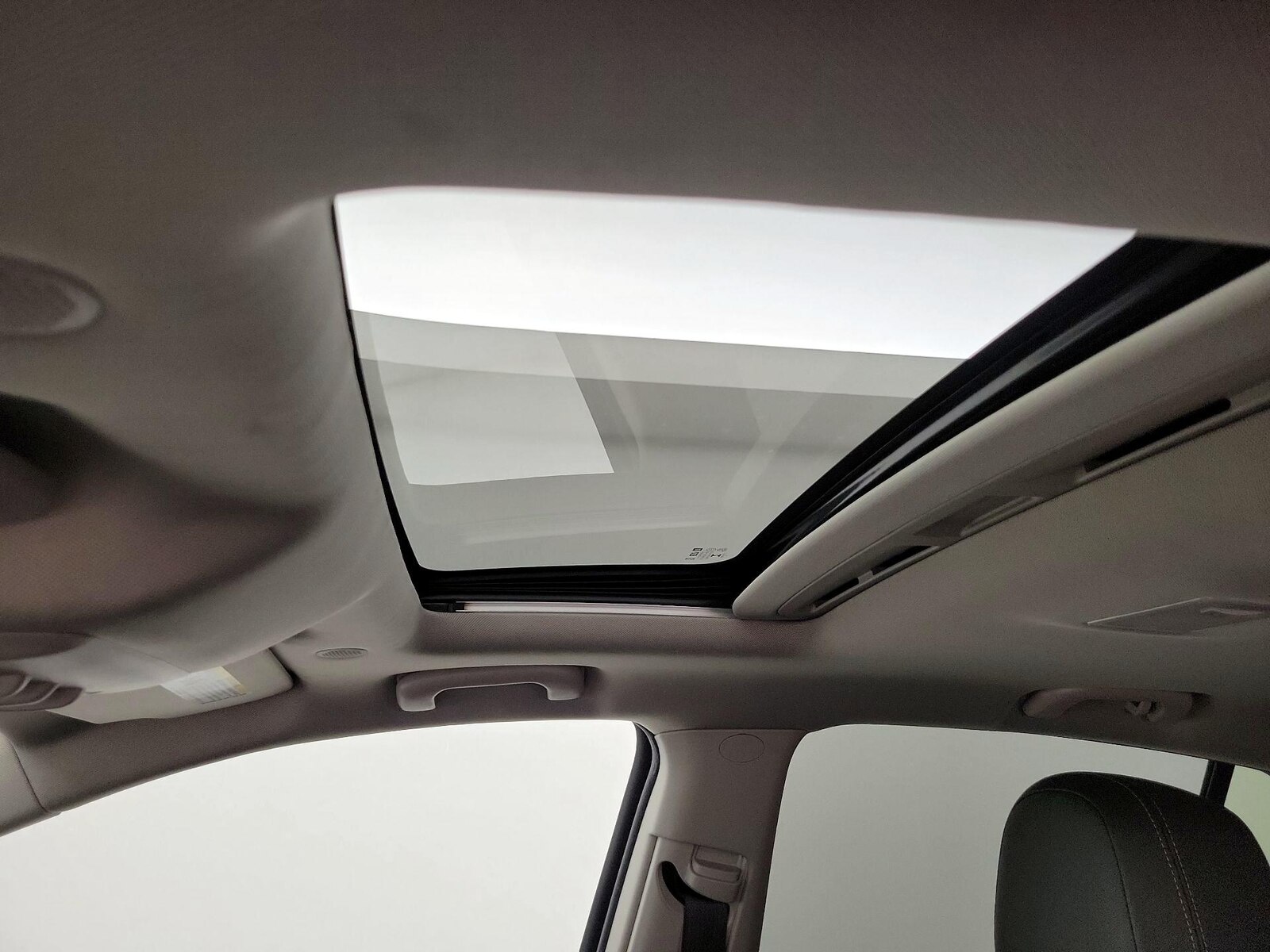 Sunroof(s) & Overhead Airbags