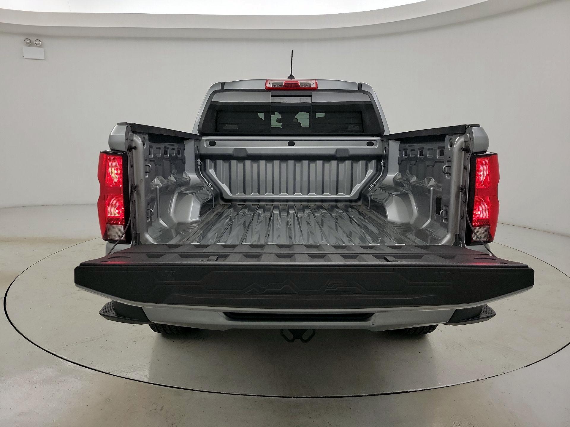 Thumbnail: 2023 Chevrolet Colorado - 20