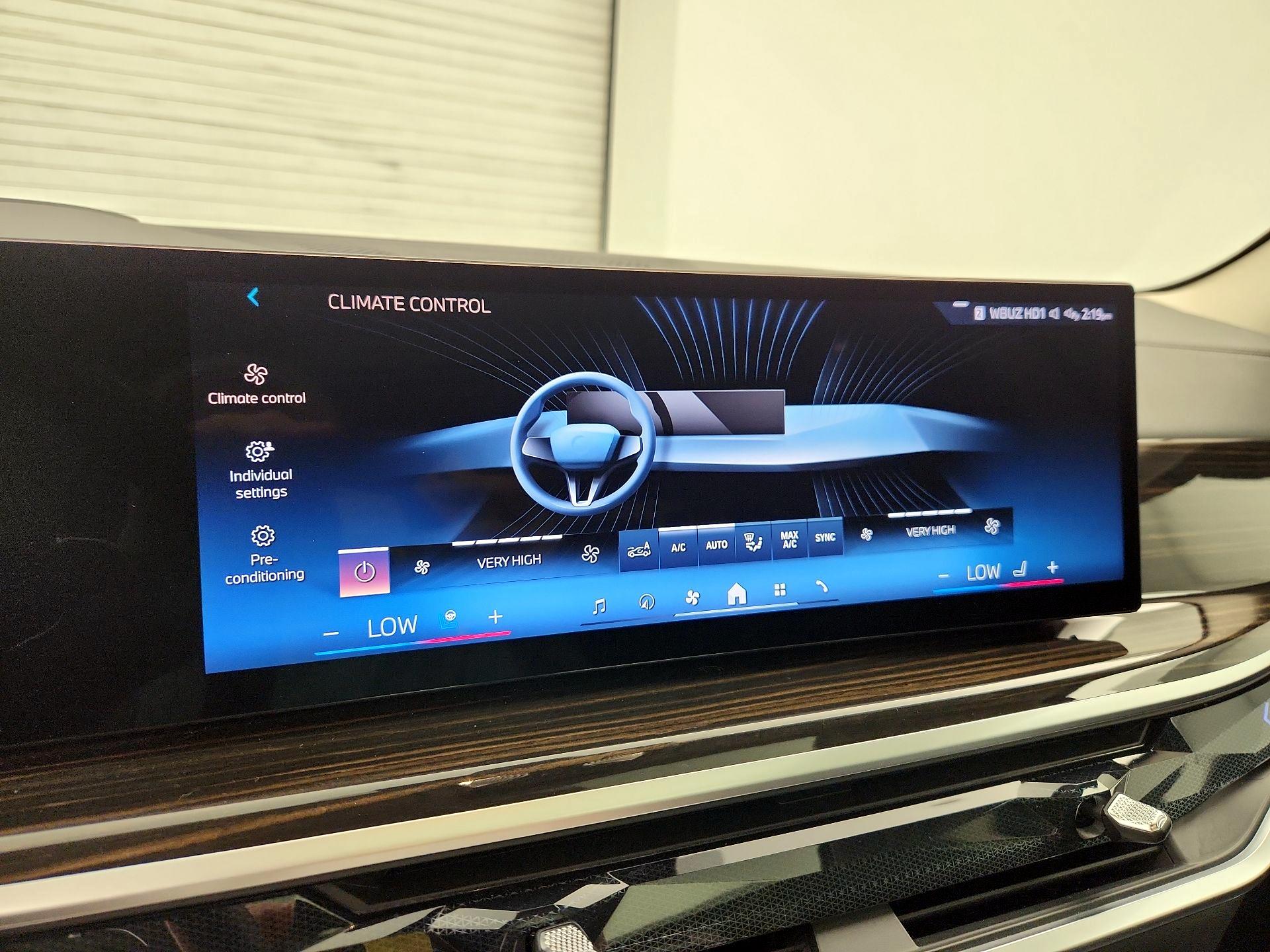 Thumbnail: 2025 BMW X7 - 16