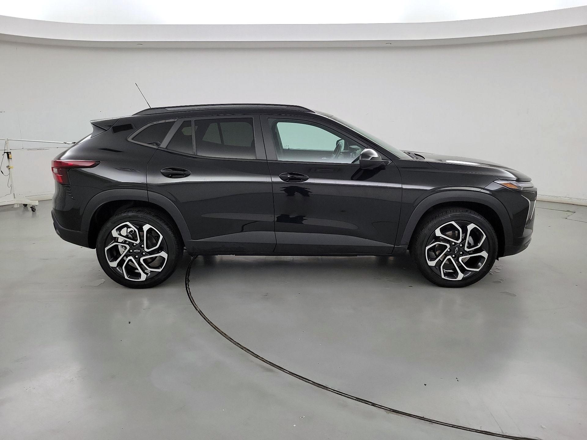 Thumbnail: 2025 Chevrolet Trax - 4