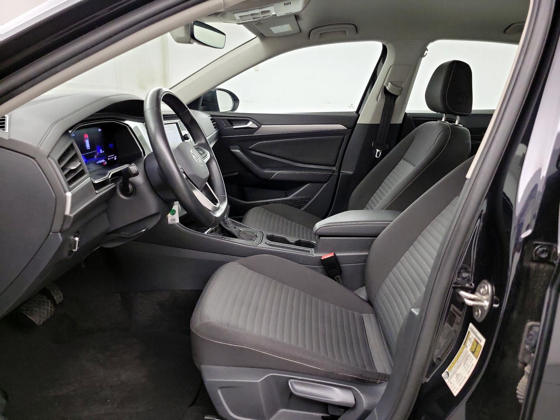 Thumbnail: 2024 Volkswagen Jetta - 9